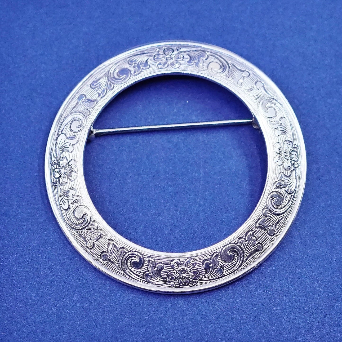 vtg Denmark S. Kirk & Son Floral Sterling 925 silver textured circle brooch pin