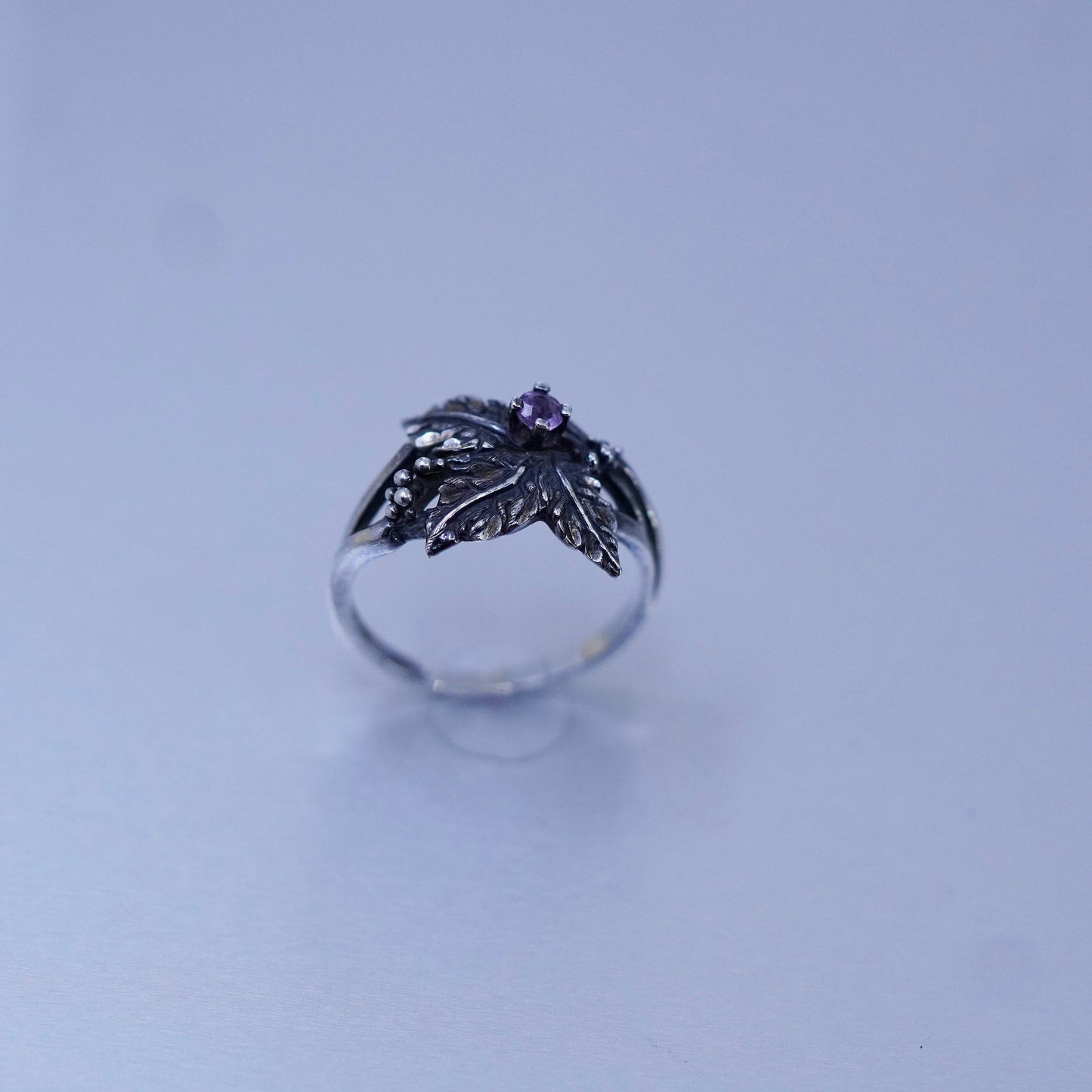 Size 8, vintage Sterling 925 silver handmade ring with amethyst and leaves