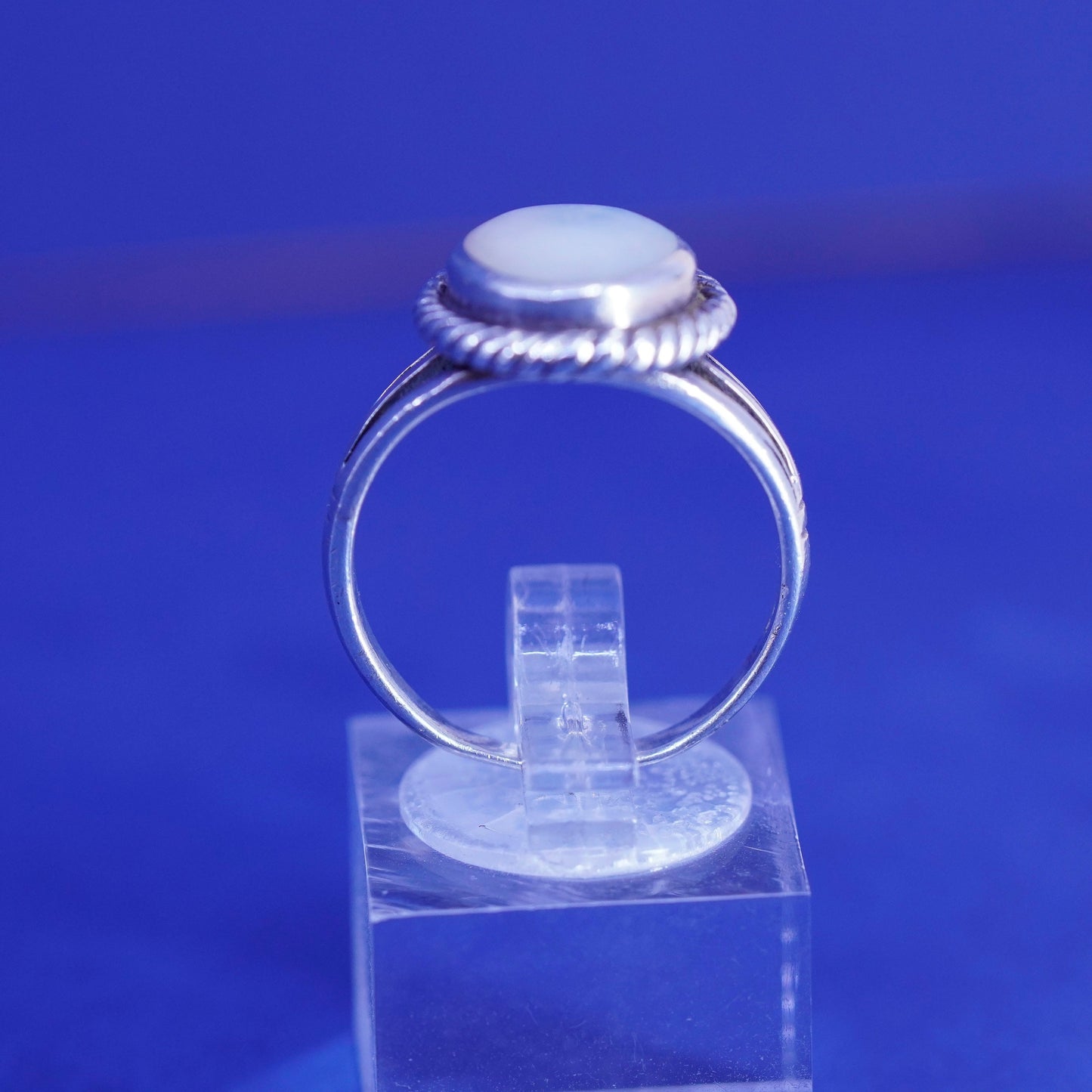 Size 8.5, vintage sterling 925 silver handmade ring with mother of pearl cable