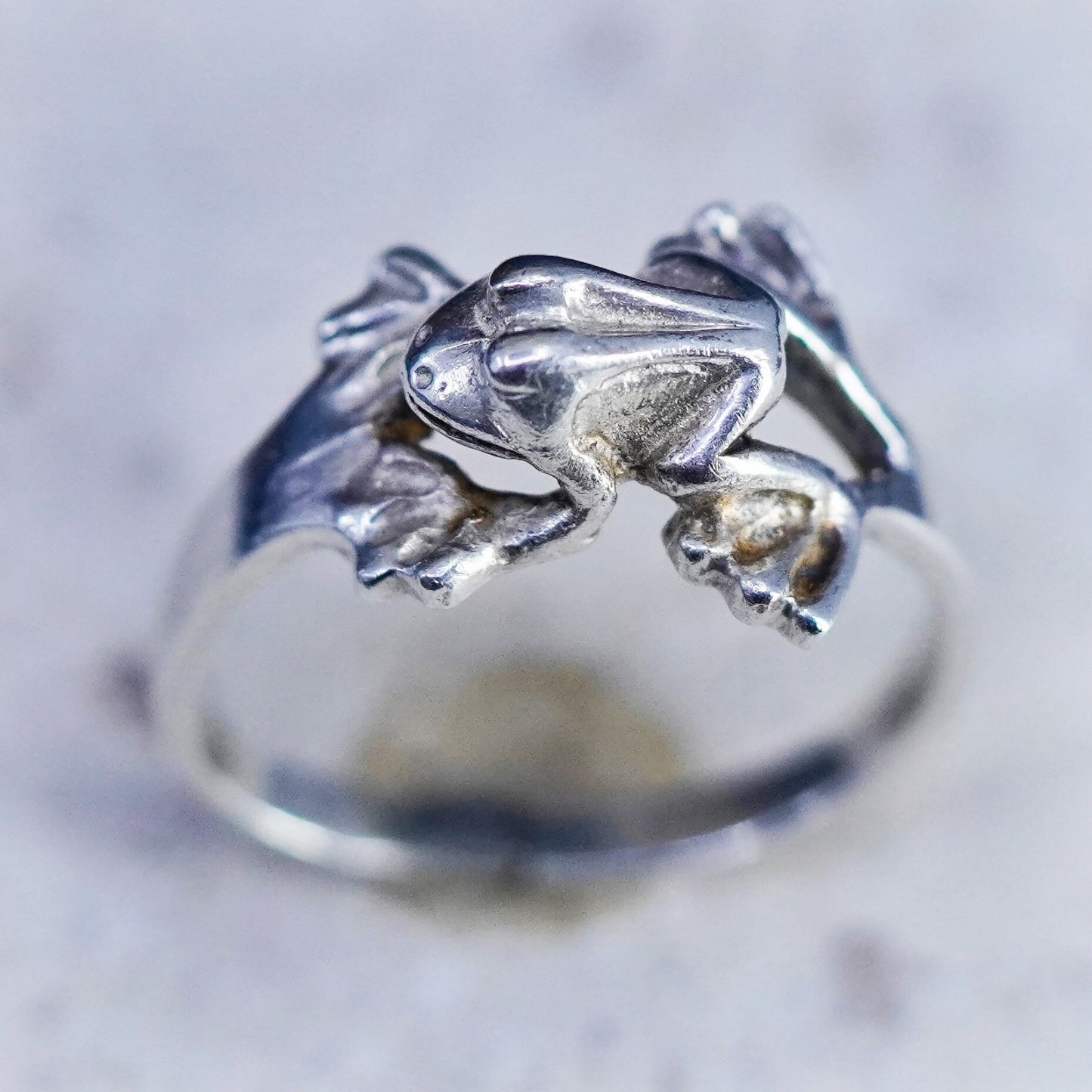 Size 8, vintage sterling silver handmade ring, 925 frog band