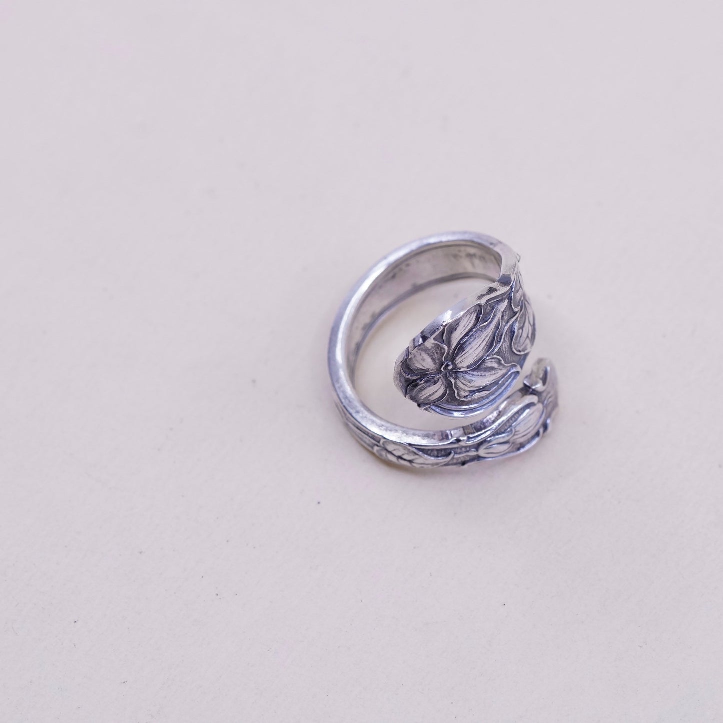 Size 6.25, Vintage Sterling 925 silver handmade spoon wrap ring with flower