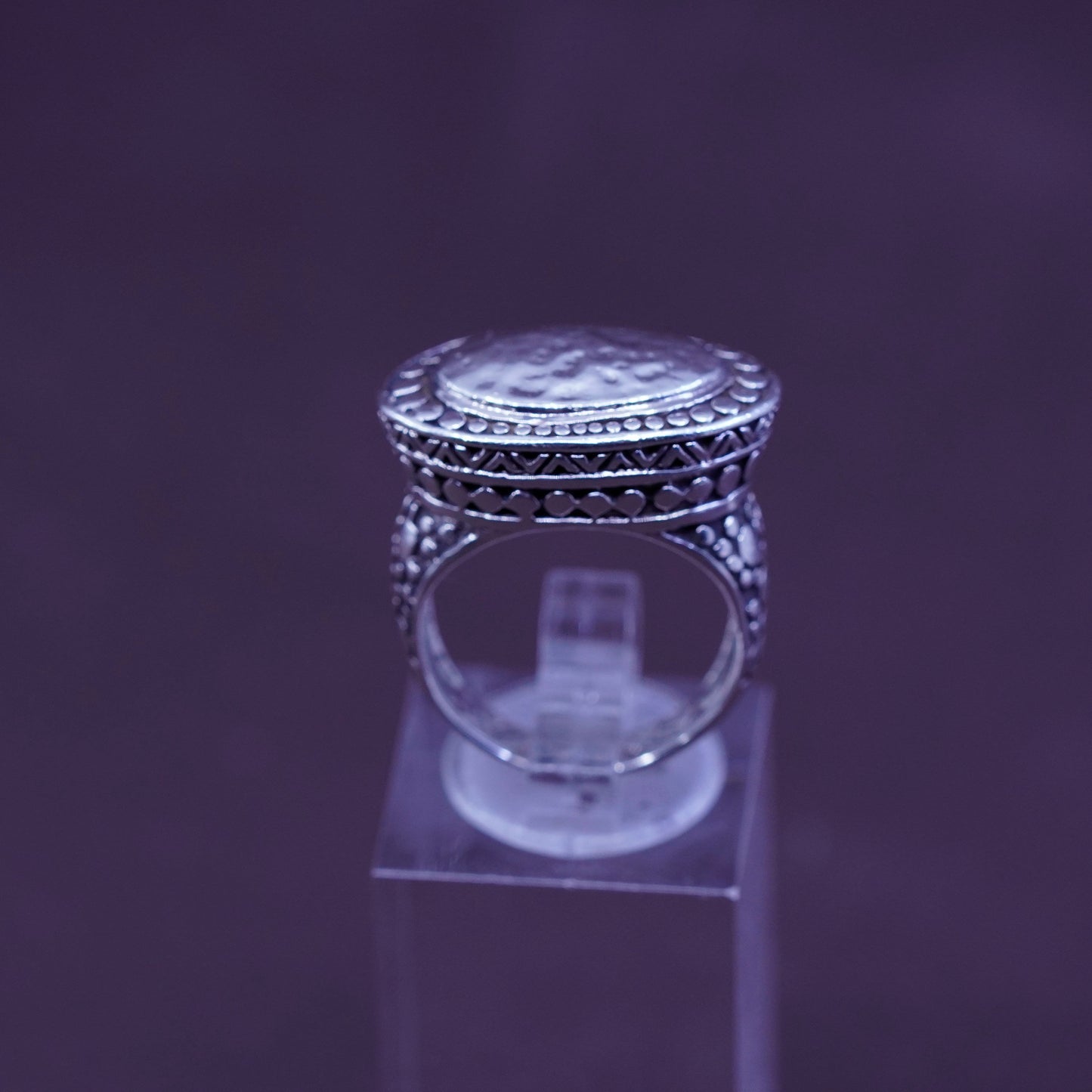 Size 6, vtg hammered sterling silver ring. 925 handmade pebble textured band