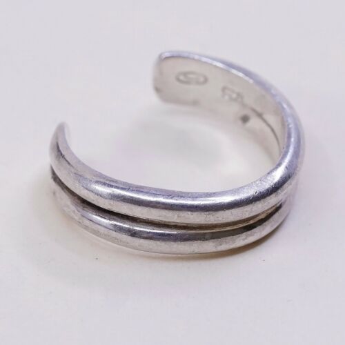 Size 3, Vtg Sterling Silver handmade open end Ring. 925 Ribbed Band