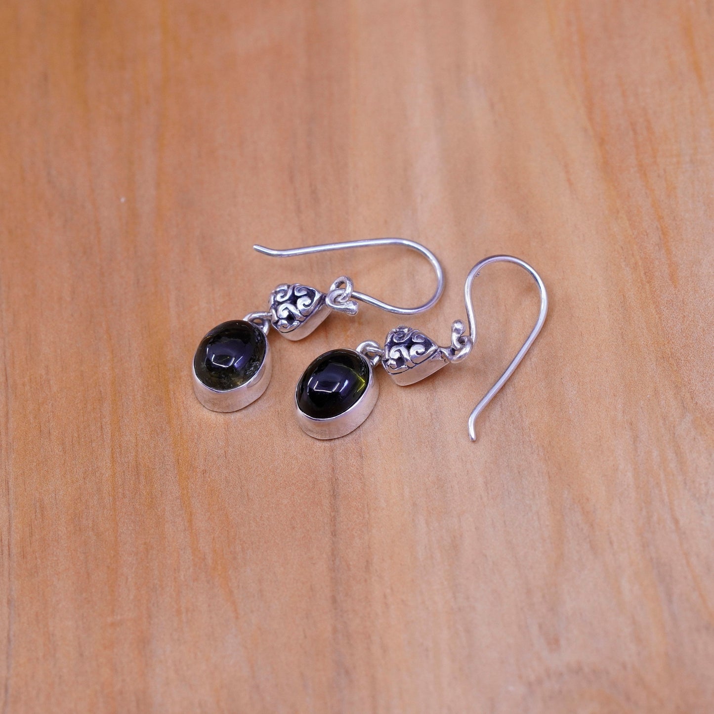 Vintage Sterling 925 silver handmade earrings with oval garnet, dangle