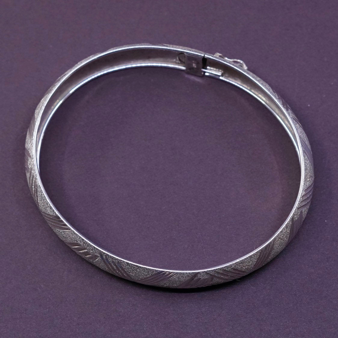 7.75", vtg Sterling silver handmade bracelet, hinged bangle w/ Matt surface