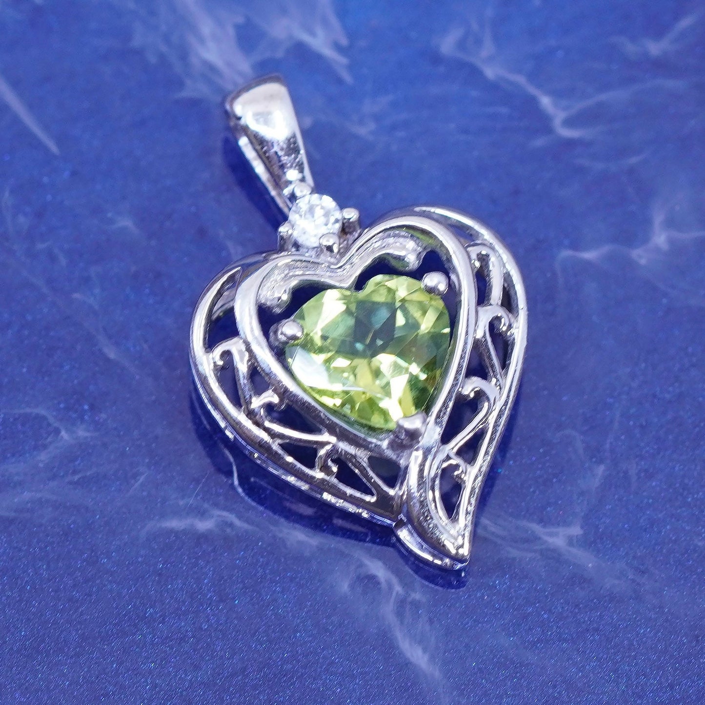 Vintage Sterling 925 silver filigree pendant with peridot and cz