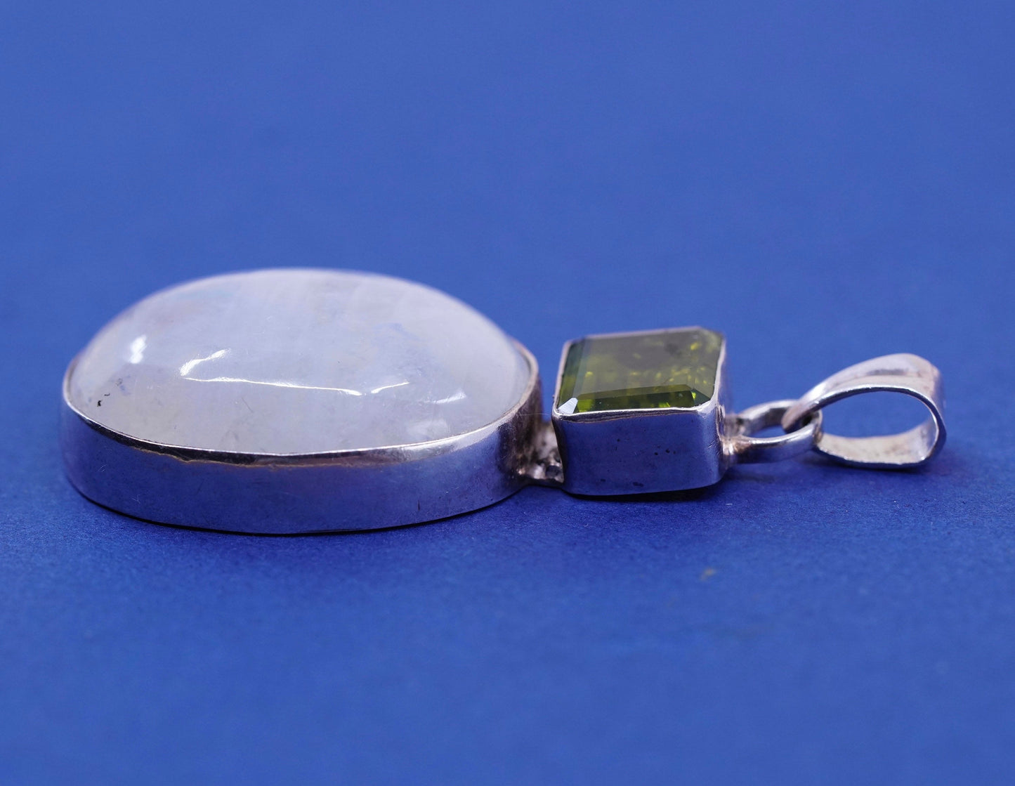 Vintage Sterling 925 silver handmade pendant with oval moonstone and peridot
