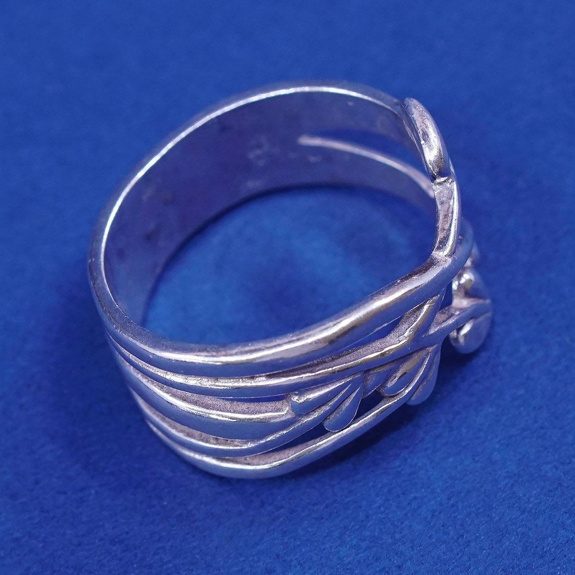 Size 7, vtg Sterling silver handmade ring, 925 leaf band