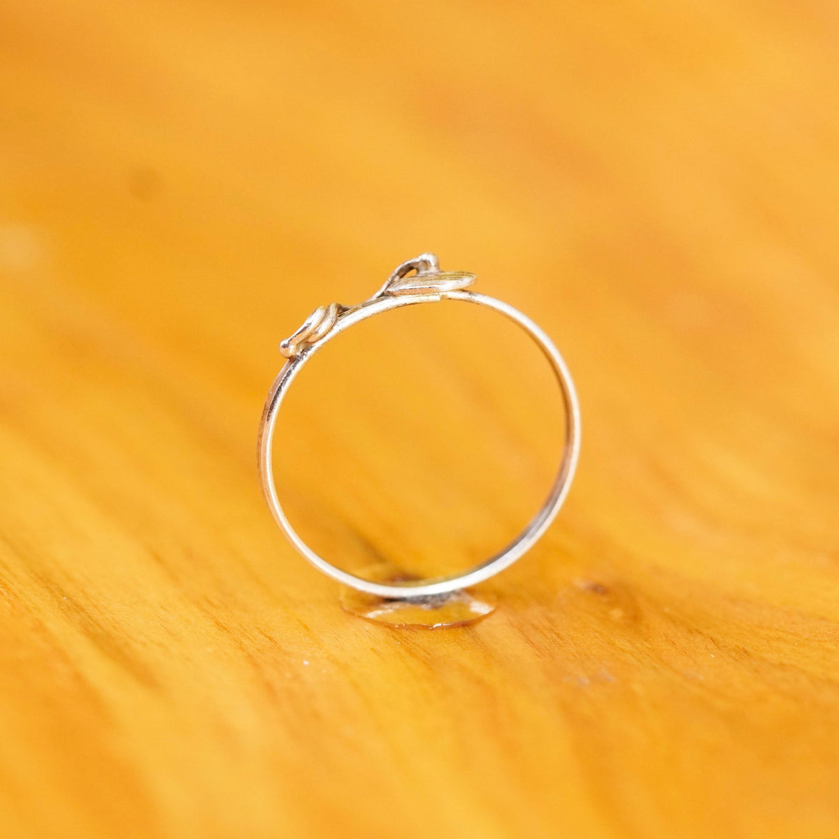 Size 7, vintage Sterling silver handmade ring 925 thin band w/ shell, stackable