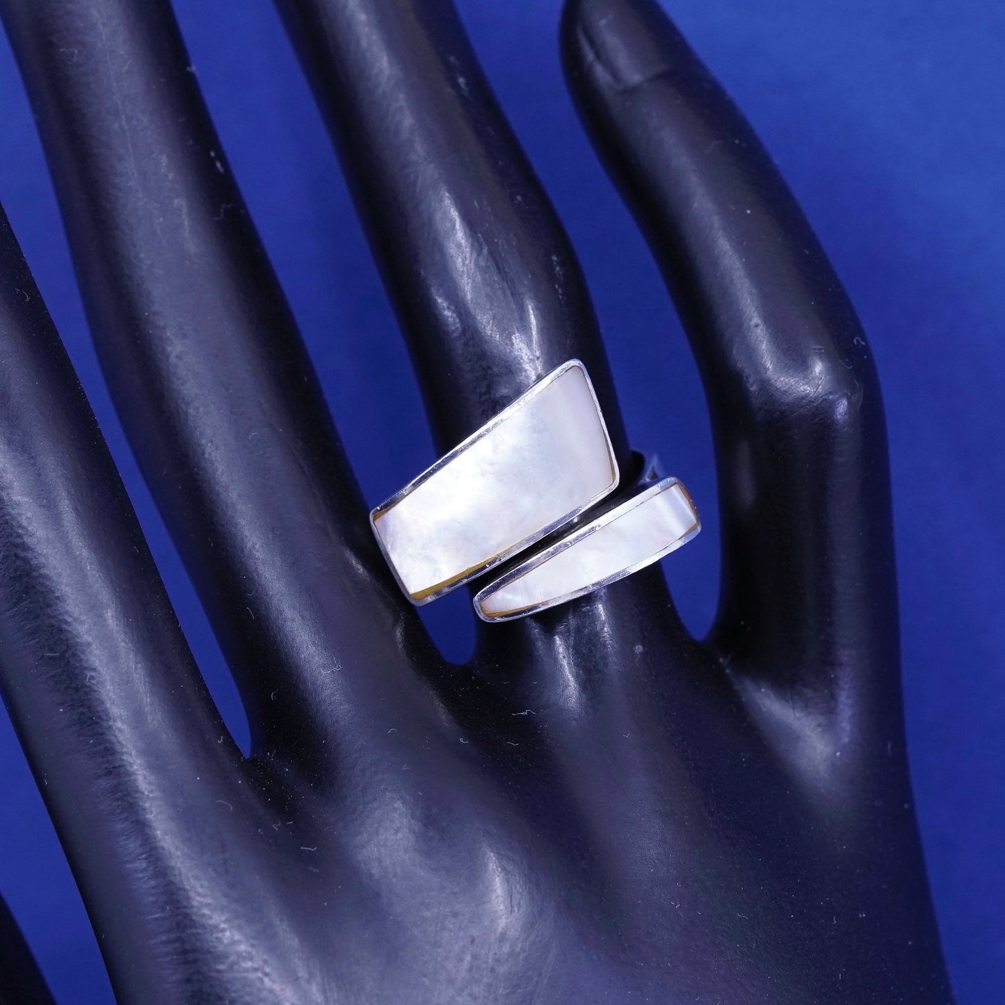 Size 7, vintage Sajen Sterling 925 silver statement ring with mother of pearl