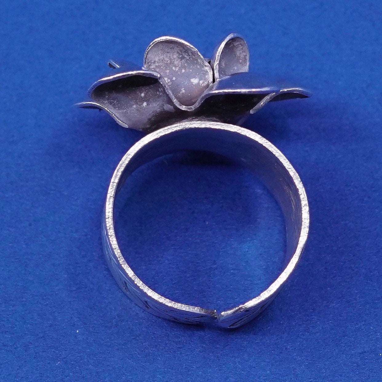 Size 7.5, vtg Sterling silver handmade ring, 925 3D flower ring w/ leaves