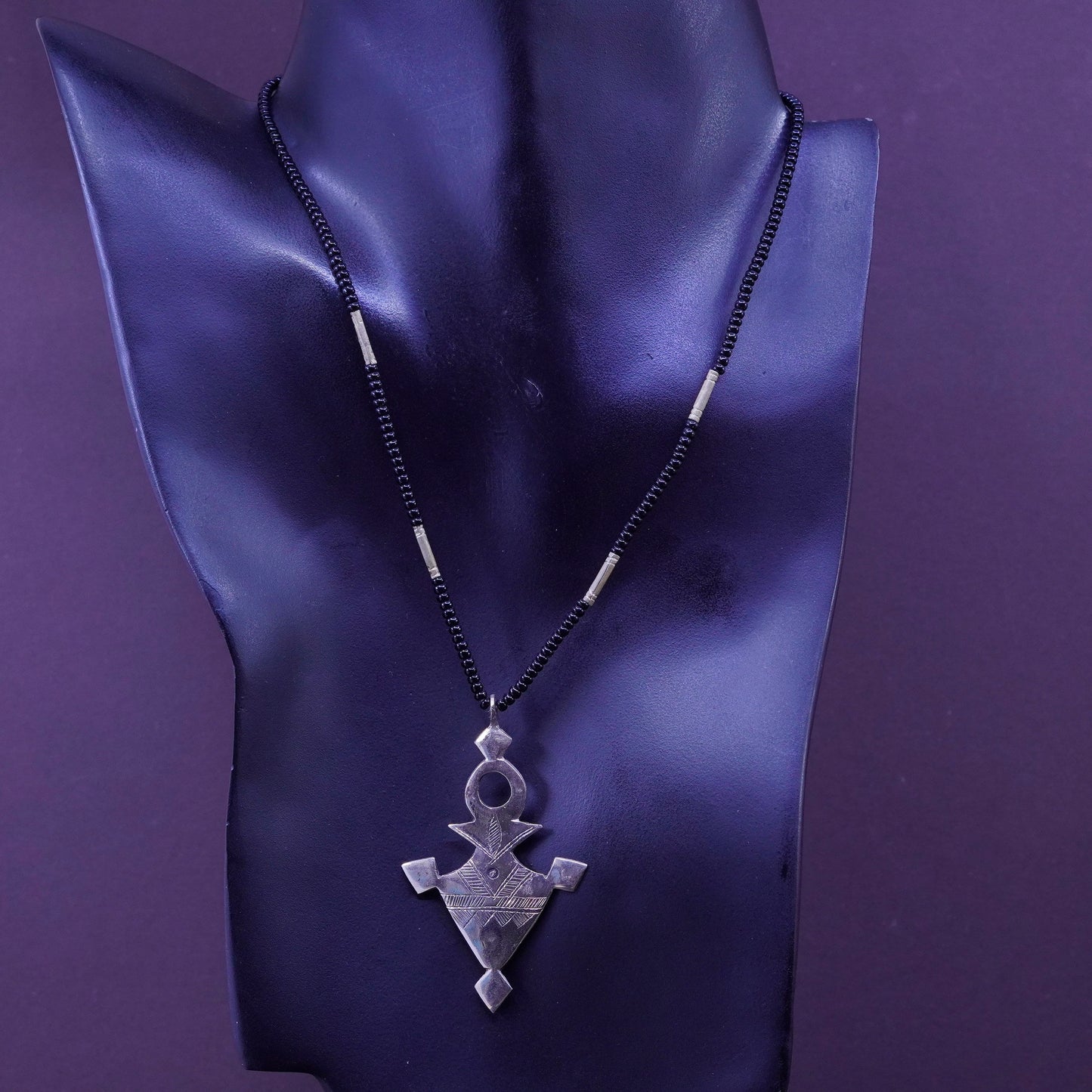 16”, Native American black bead necklace Sterling 925 silver arrow pendant