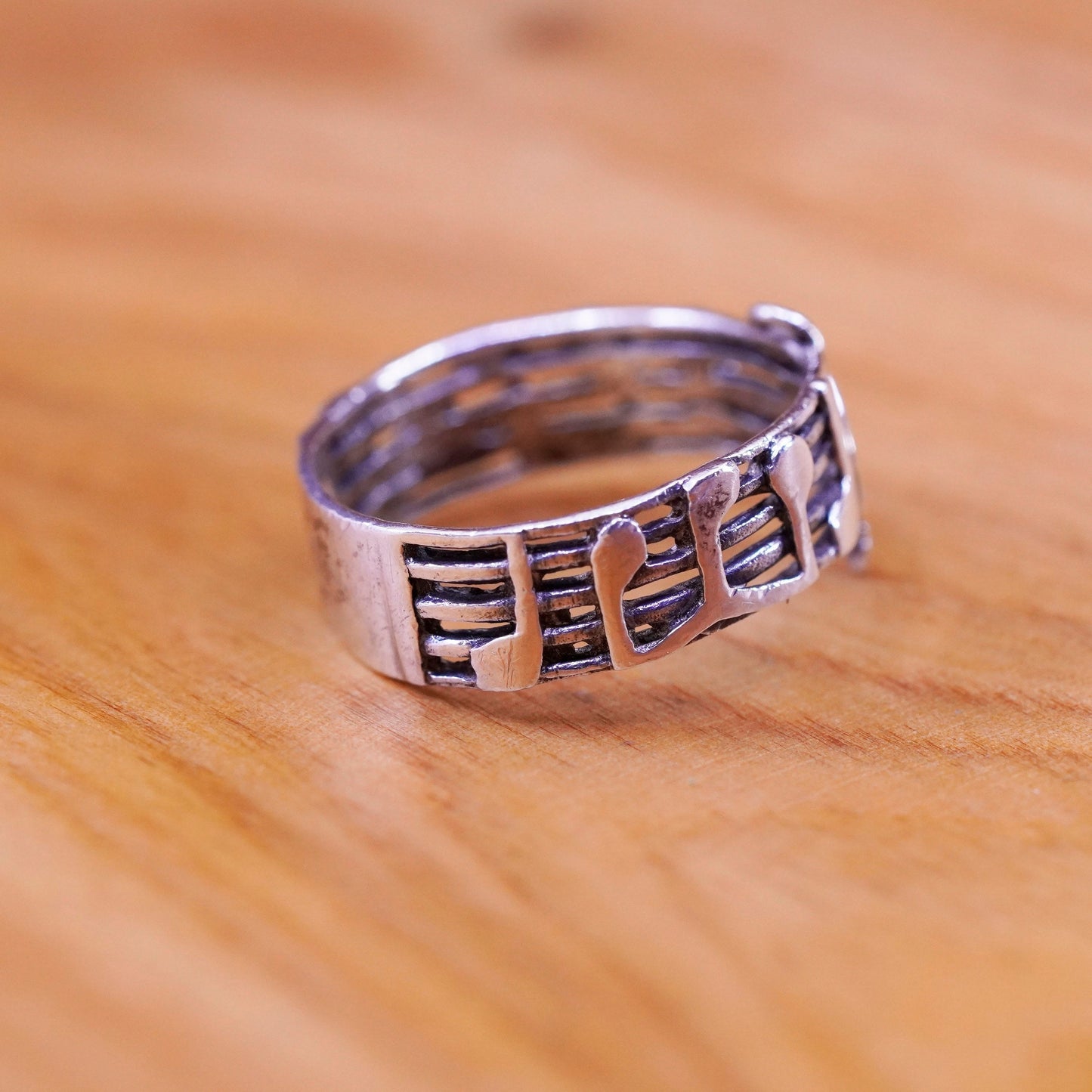 Size 7, vintage sterling silver handmade ring. 925 music note symbol