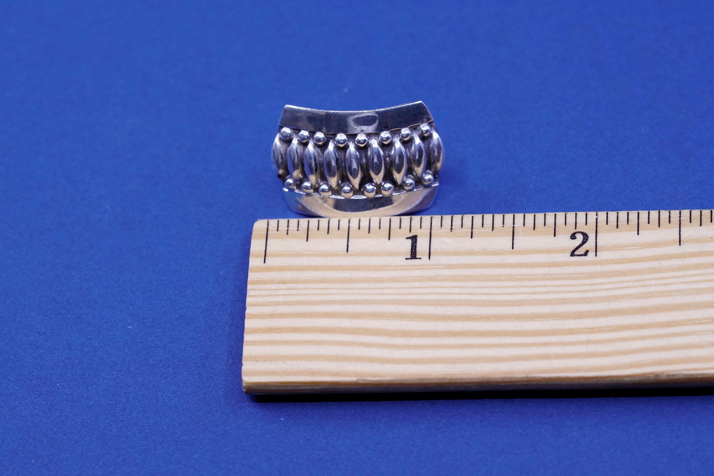 mexico Sterling silver screw back earrings, Modern 925 ribbed curvy screw on