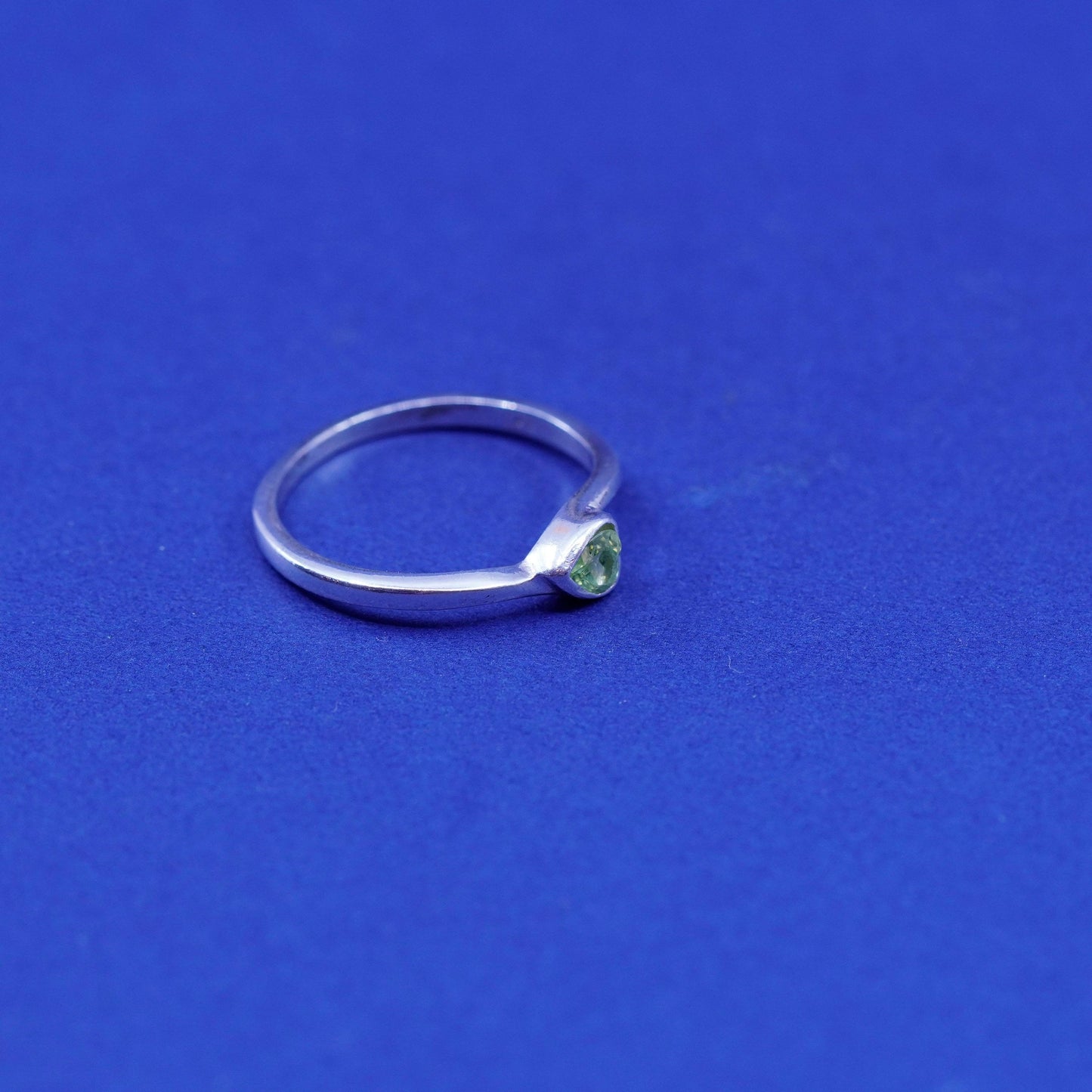 Size 8.25, vintage Sterling silver ring, 925 stackable band with peridot heart