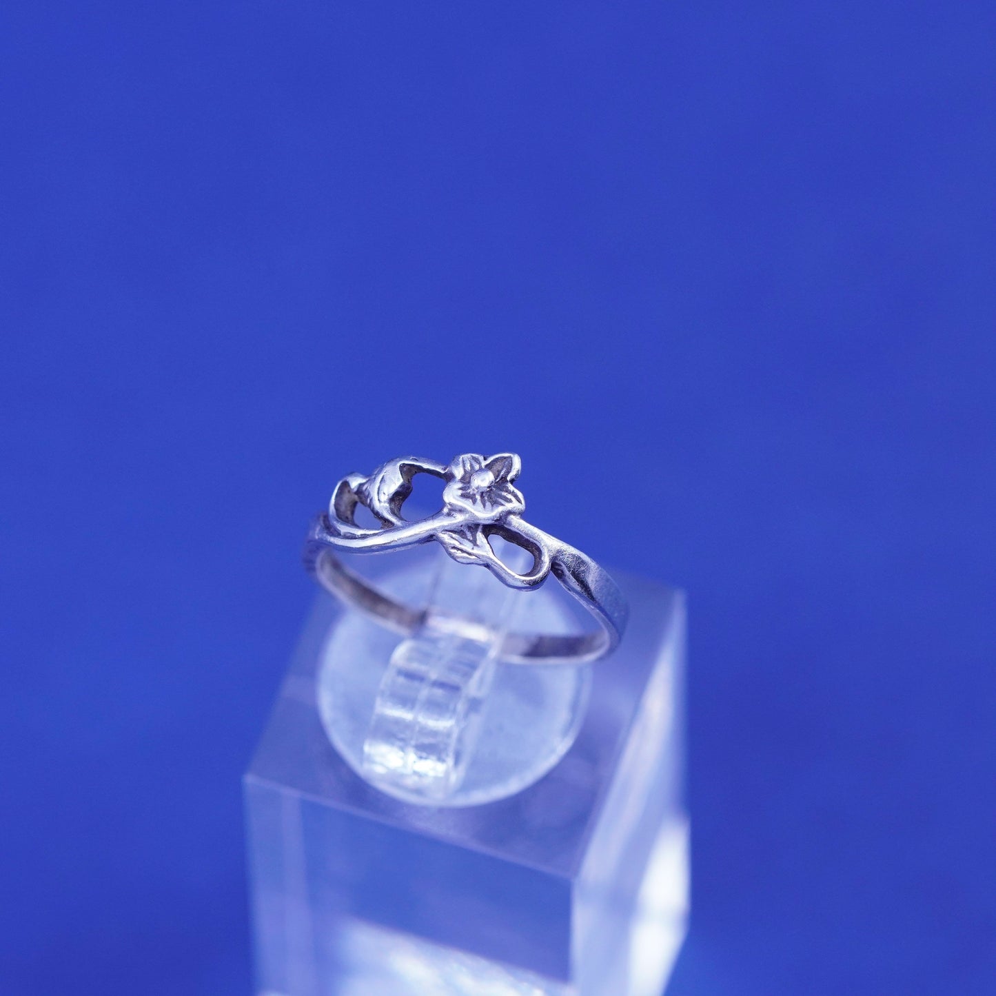 Size 5.5, vintage Sterling silver handmade ring, 925 flower band