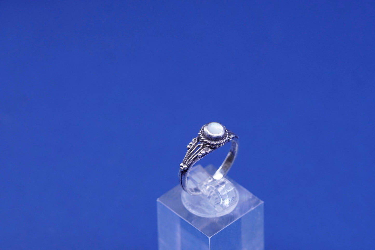 sz 7, southwestern Sterling 925 silver handmade ring with white mother of pearl