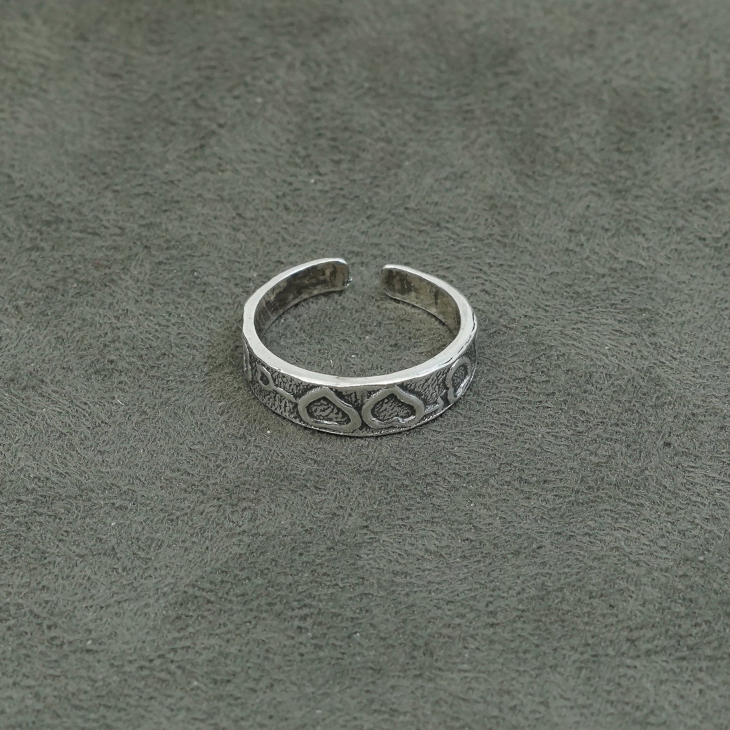 sz 4.75, vtg Sterling silver handmade ring, 925 band w/ heart embossed