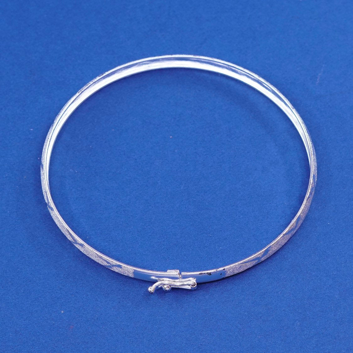 7.5", vtg sterling silver bracelet, 925 bangle w/ textured surface