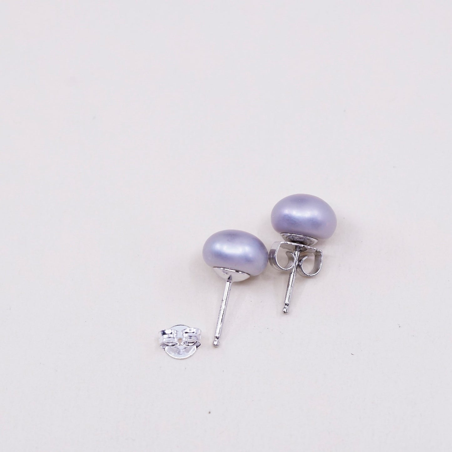 Vintage sterling silver earrings, 925 studs with gray pearl