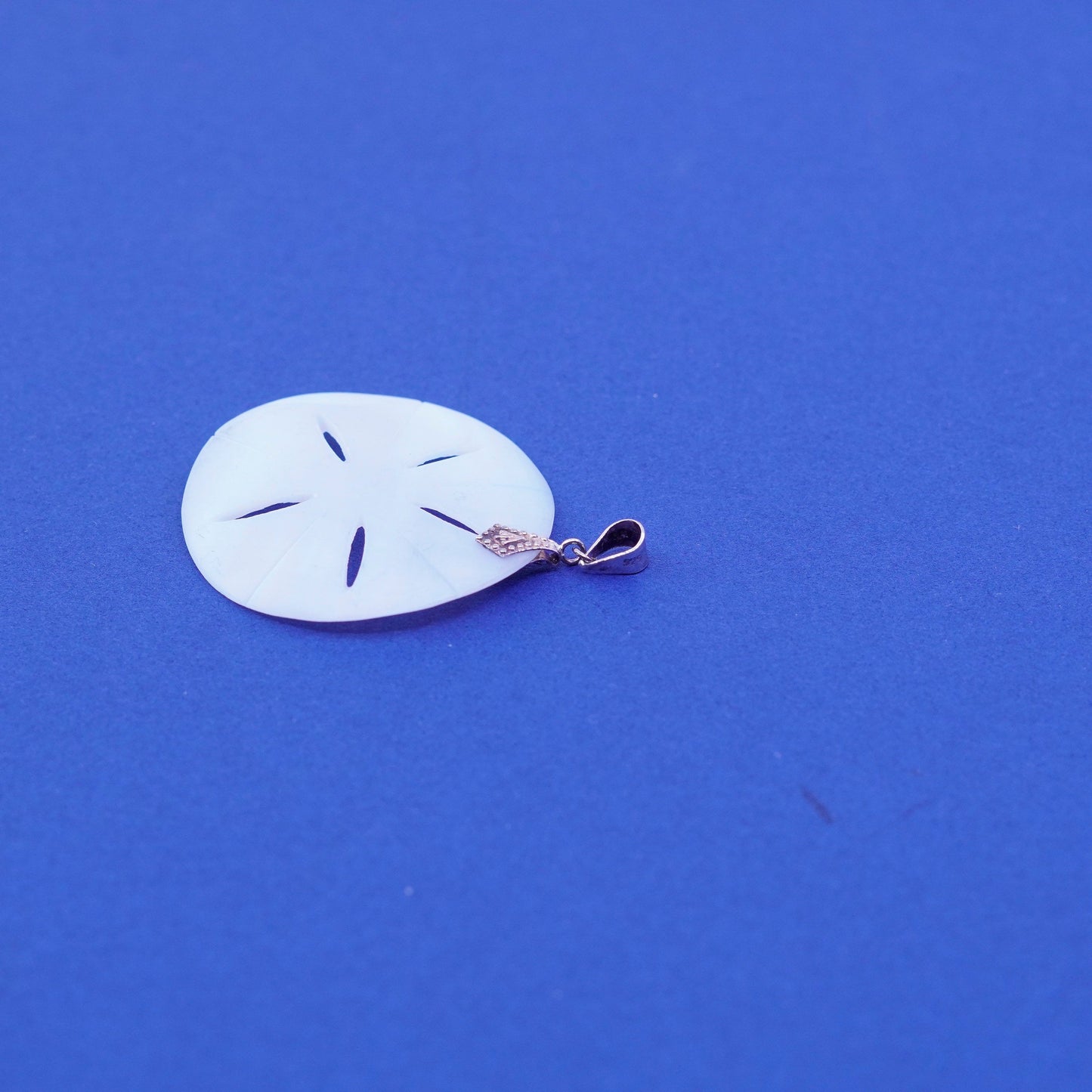 Vintage sterling 925 silver handmade pendant with sand dollar mother of pearl