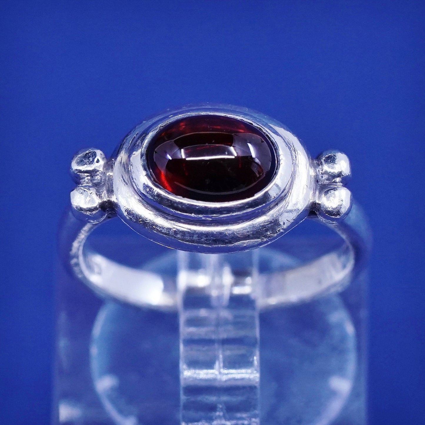 Size 4.5, vintage TMA Sterling 925 silver handmade ring with garnet