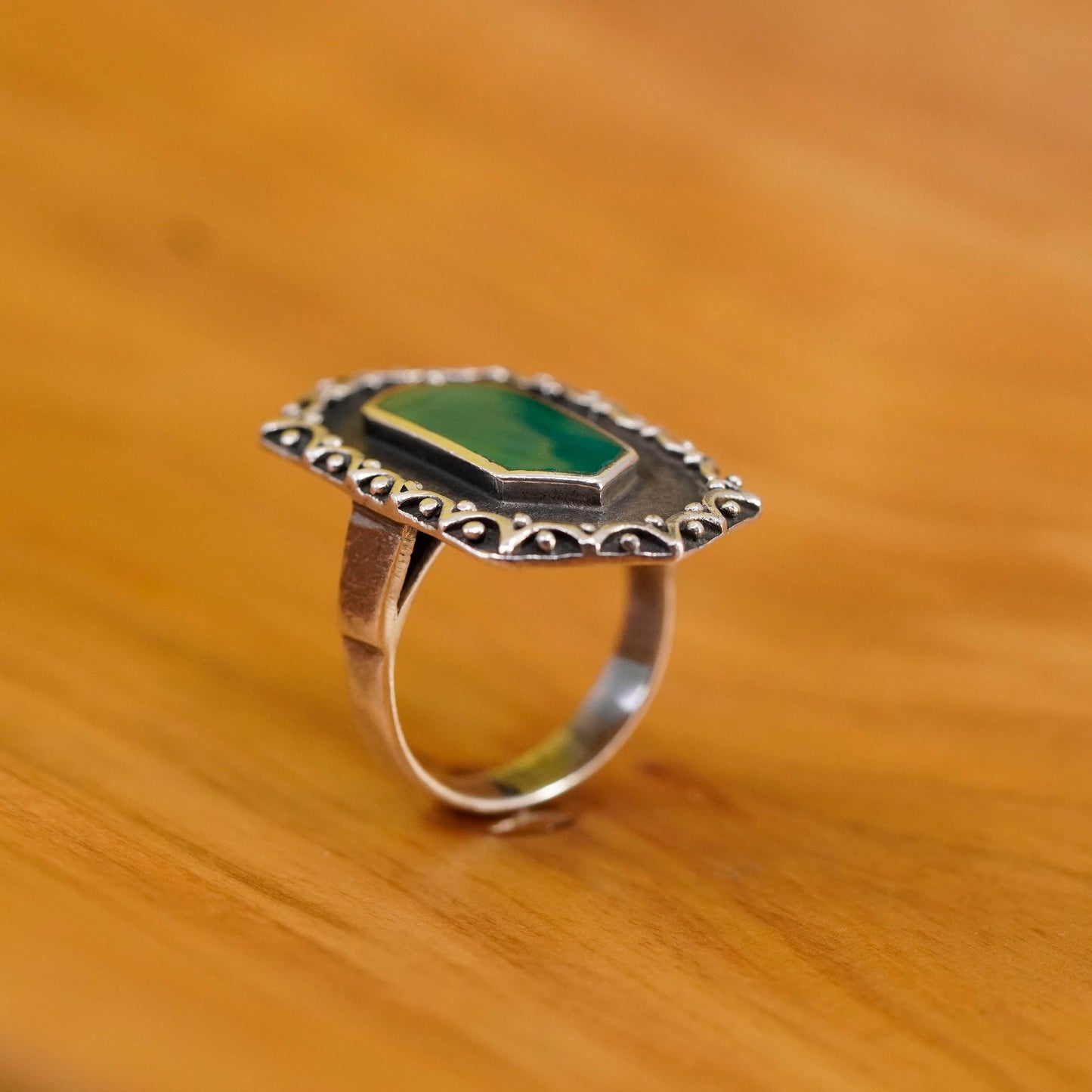 Size 8, vintage southwestern Sterling 925 silver handmade ring with emerald