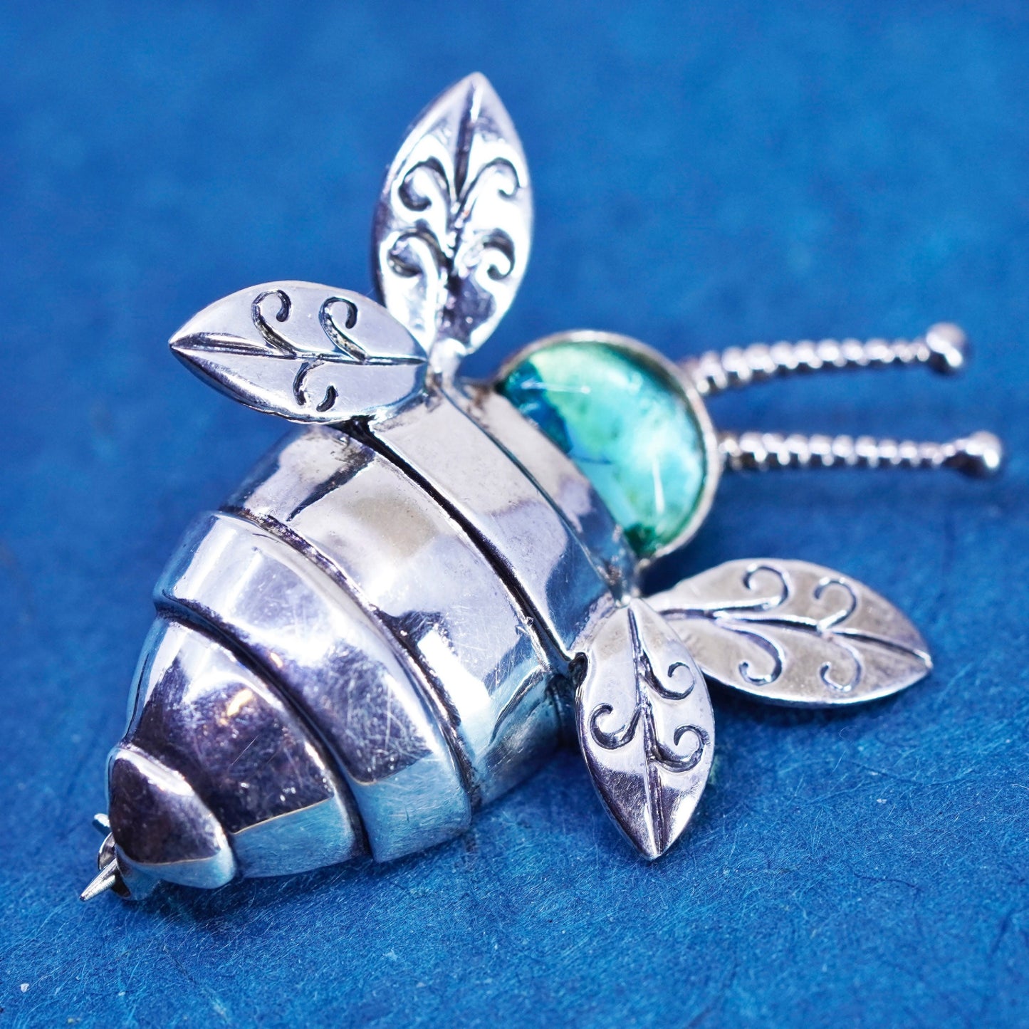 Vintage handmade sterling 925 silver bee brooch pendant with peridot