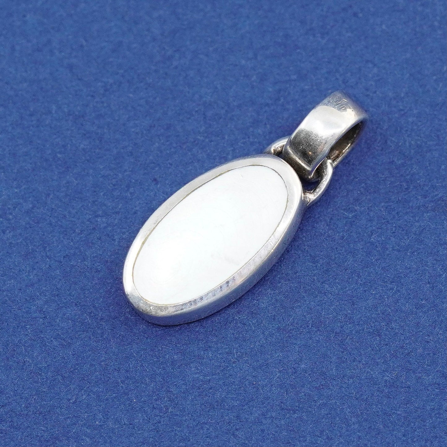 Vintage Sterling silver handmade pendant, 925 Oval pendant with mother of pearl