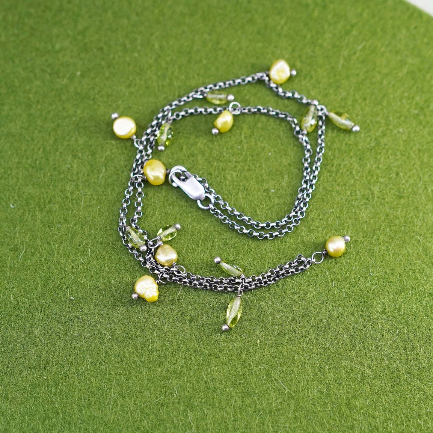 16”, Vintage sterling silver handmade necklace with pearl and peridot beads