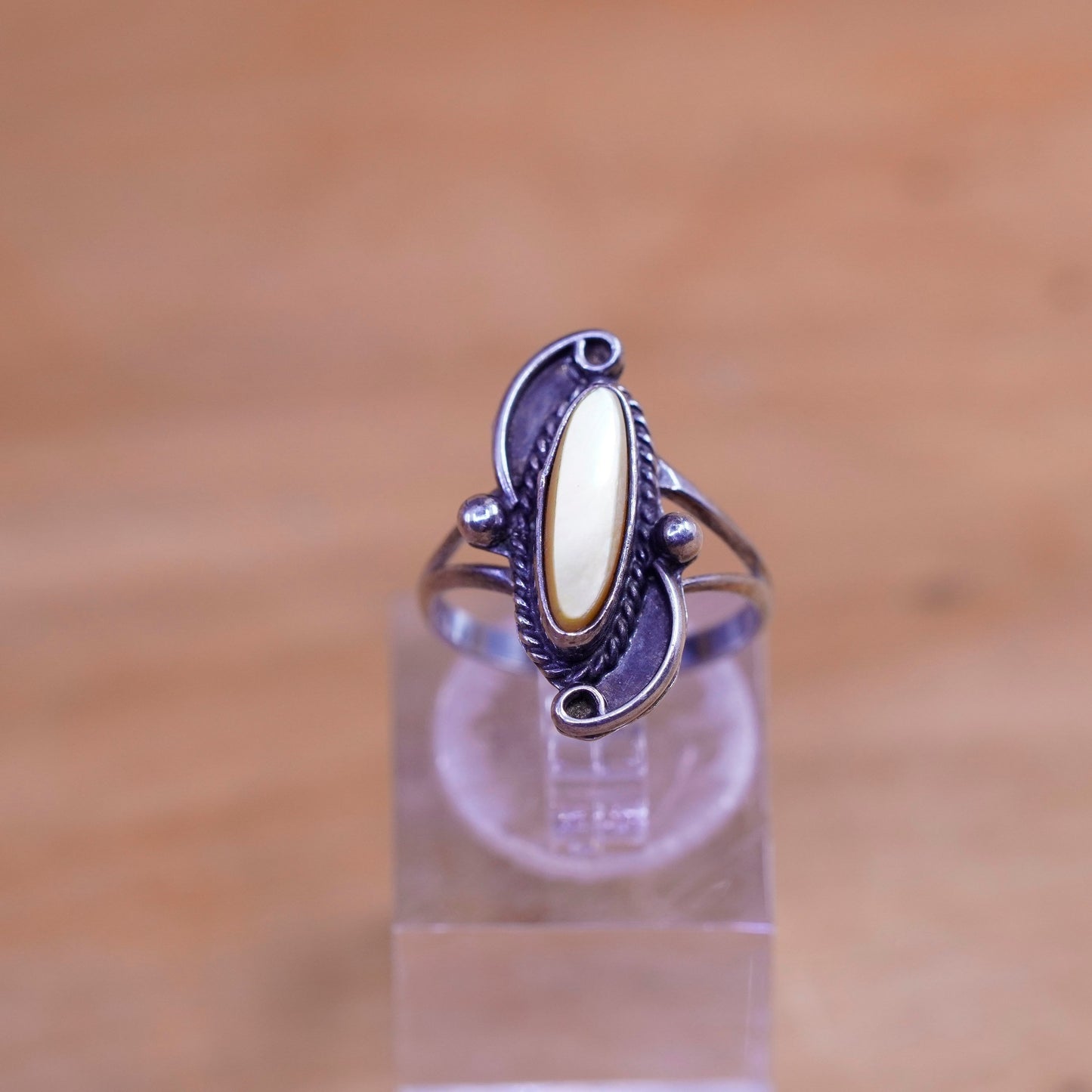 Size 5, vintage Sterling 925 silver handmade ring with mother of pearl beads