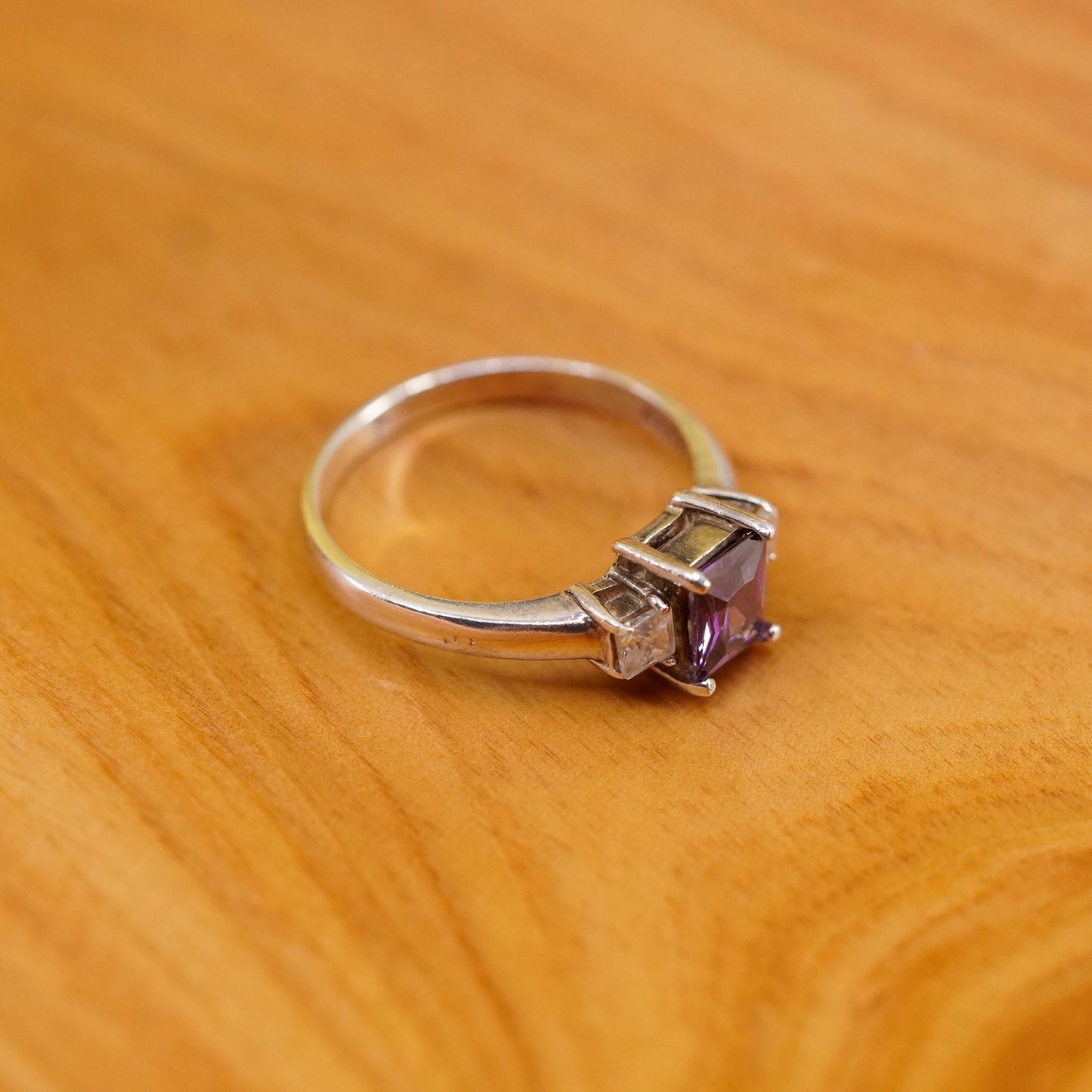 Size 8 vintage Sterling 925 silver band ring with rectangular amethyst and Cz