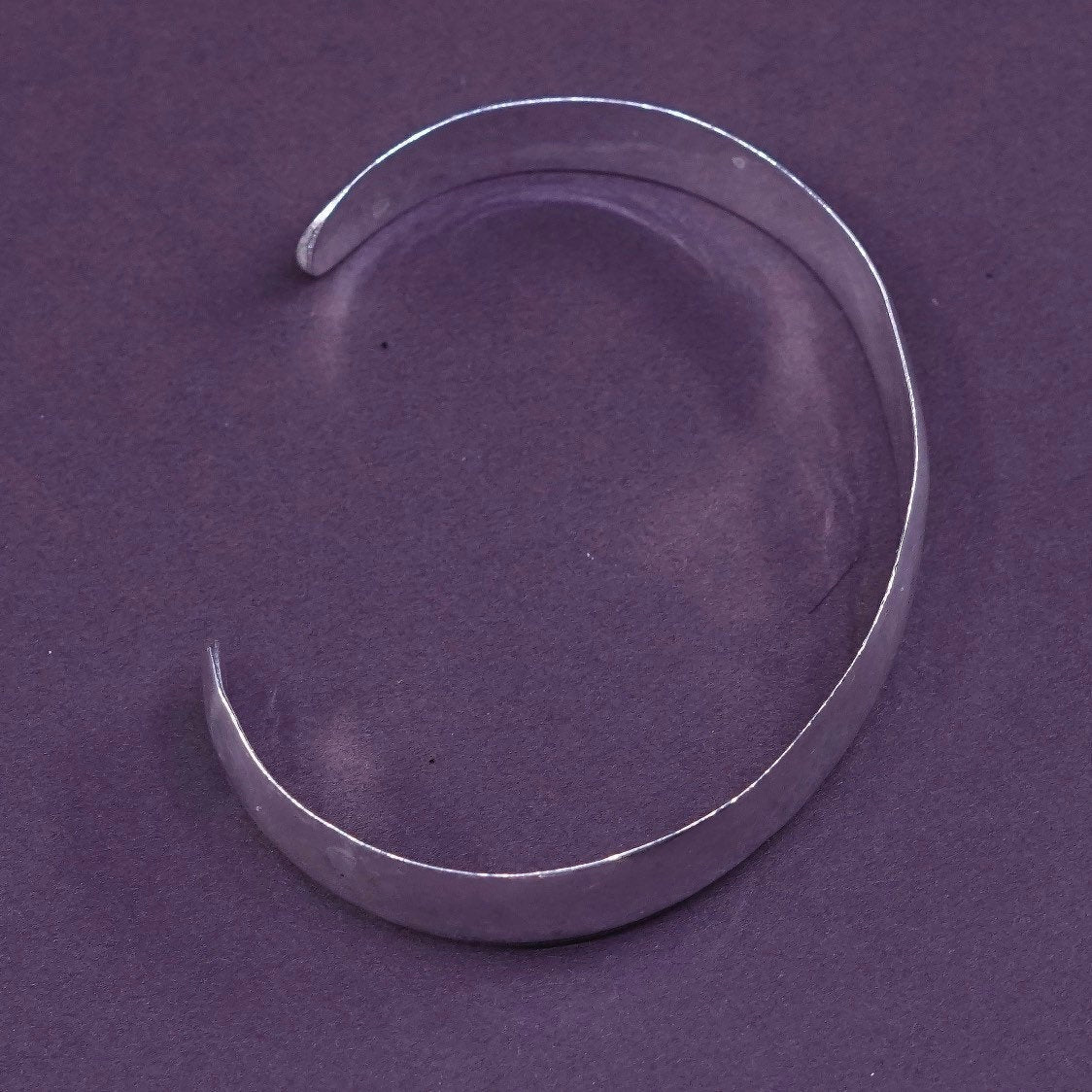 6.5", vtg Southwestern sterling silver handmade bracelet, hammered 925 cuff
