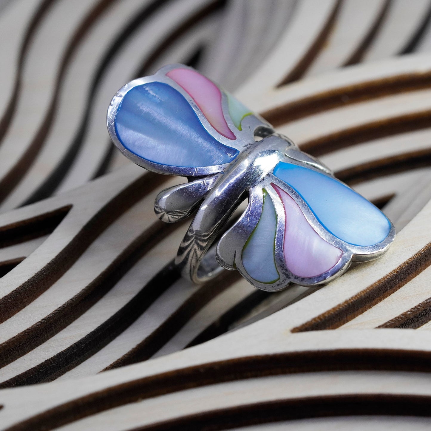 Size 8, vintage Sterling 925 silver ring with pink and blue mother of pearl