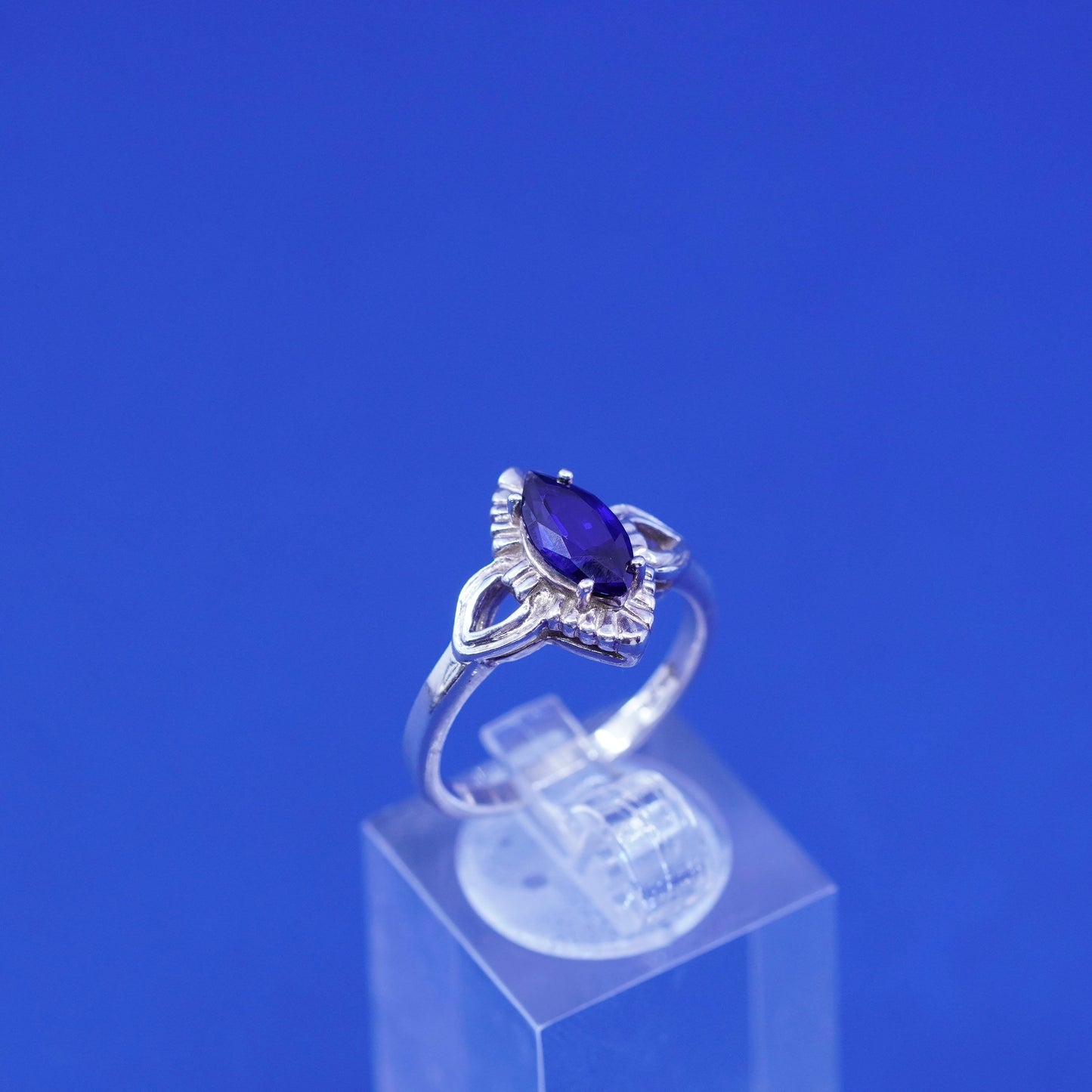 Size 7, vintage Sterling 925 silver handmade ring with sapphire