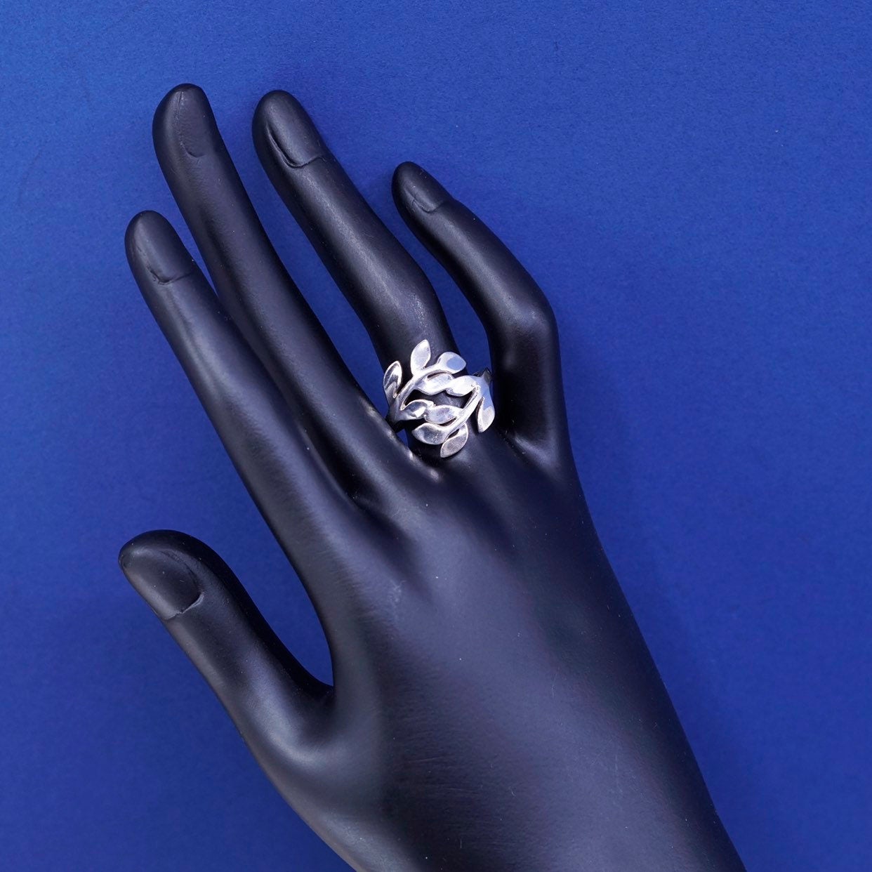 Size 8, vtg Sterling silver handmade ring, 925 band w/ leaves