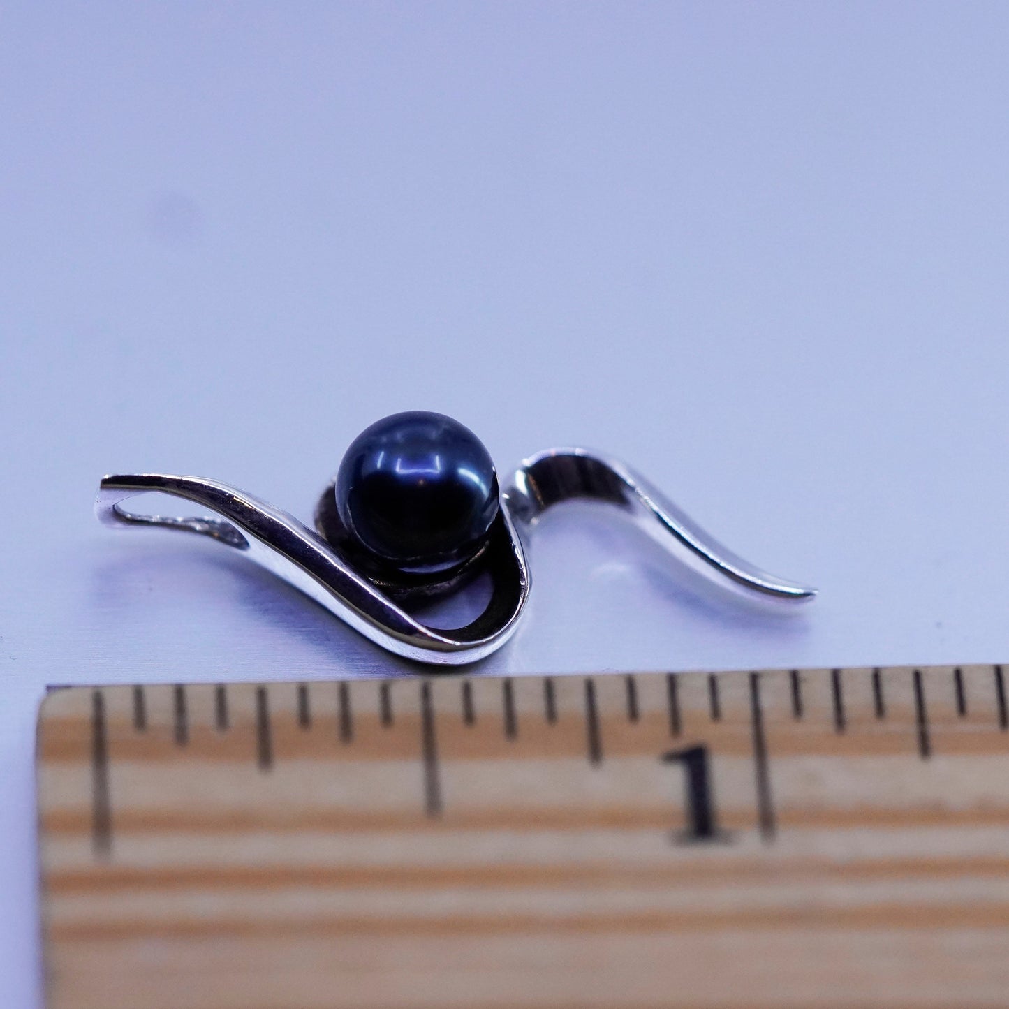 Vintage sterling 925 silver handmade wavy pendant with black pearl