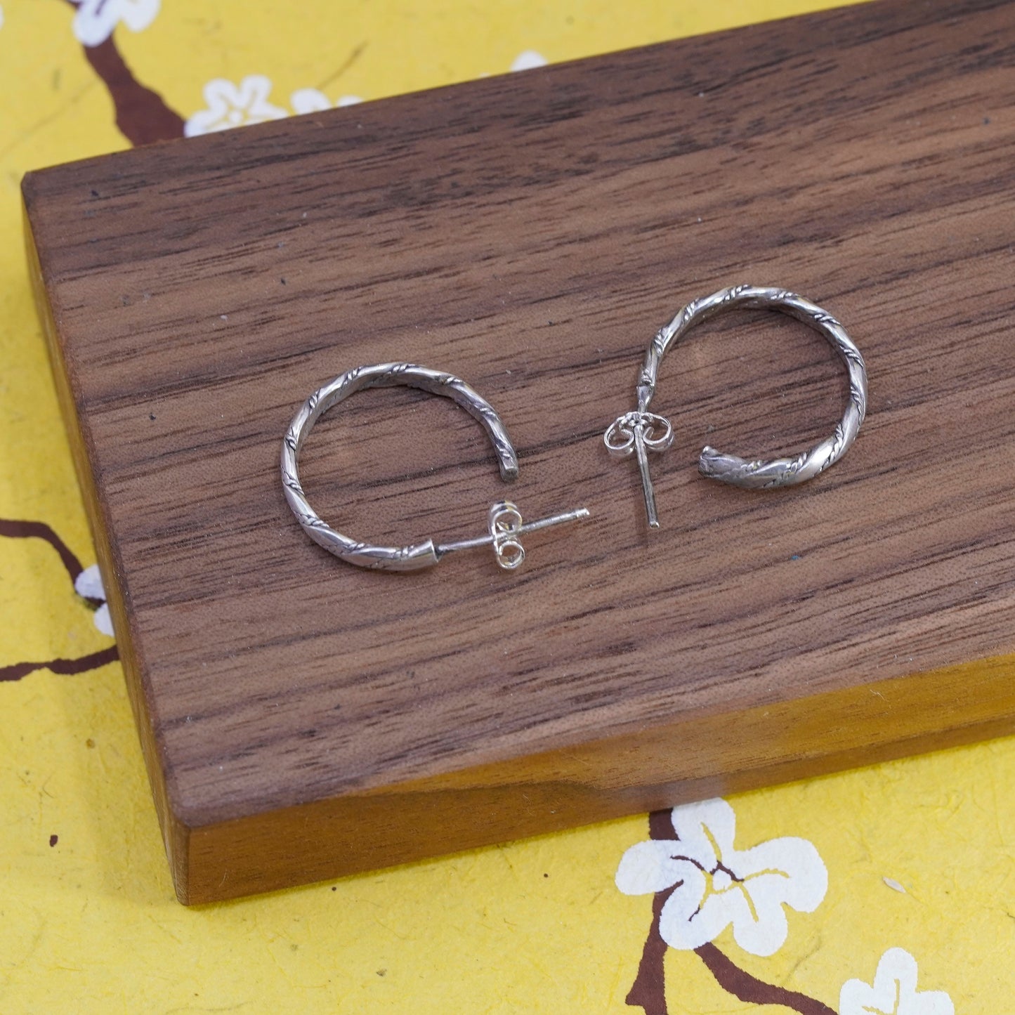 0.75”, Vintage Italy Sterling silver handmade earrings, twisted 925 hoops