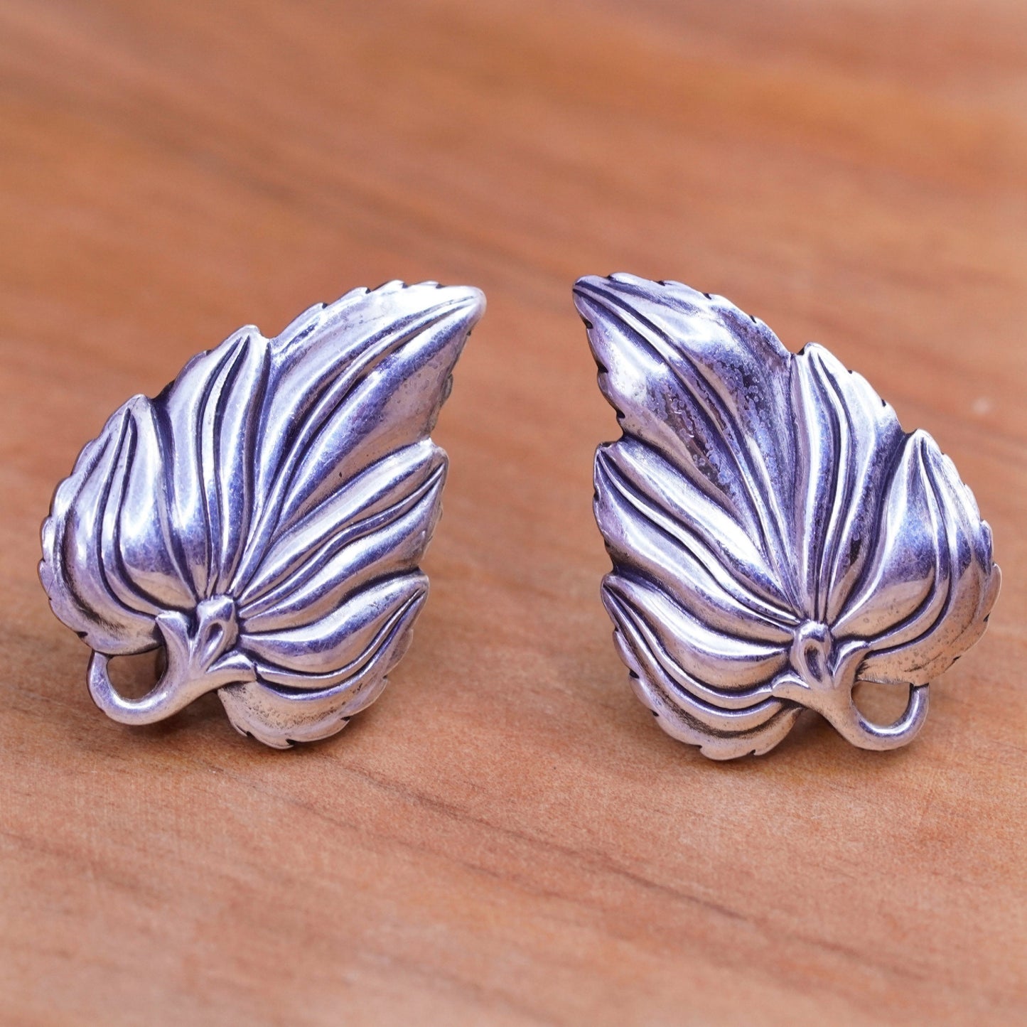 vtg danecraft Sterling silver handmade earrings, 925 leaf screw back earrings