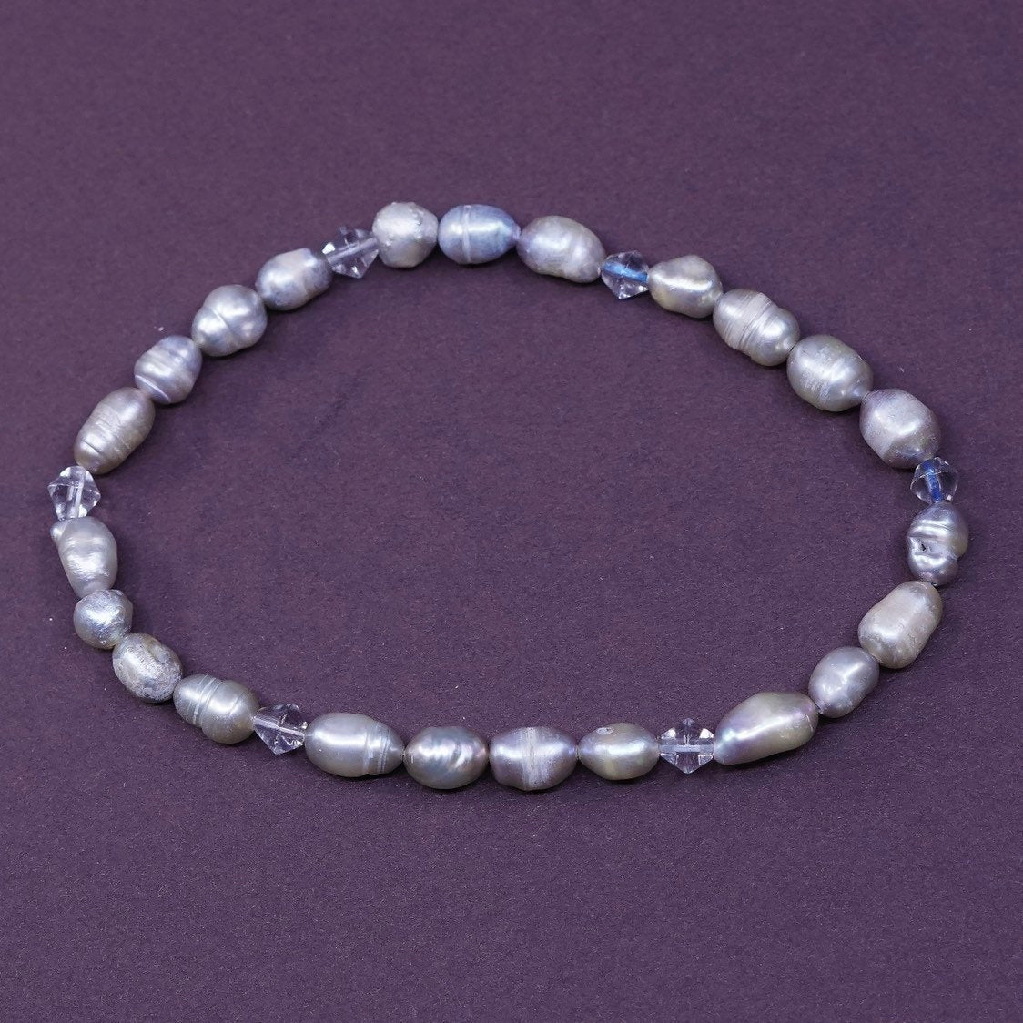 6.5”, vtg handmade bracelet, elastic band w/ freshwater gray pearl