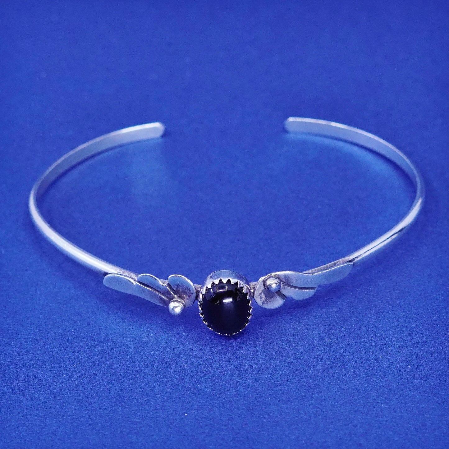 6.25”, Native American TT Sterling silver bracelet, 925 cuff w/ obsidian leaves