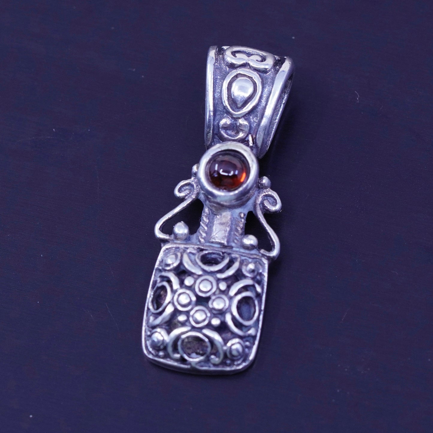 Vintage sterling 925 silver textured pendant with garnet