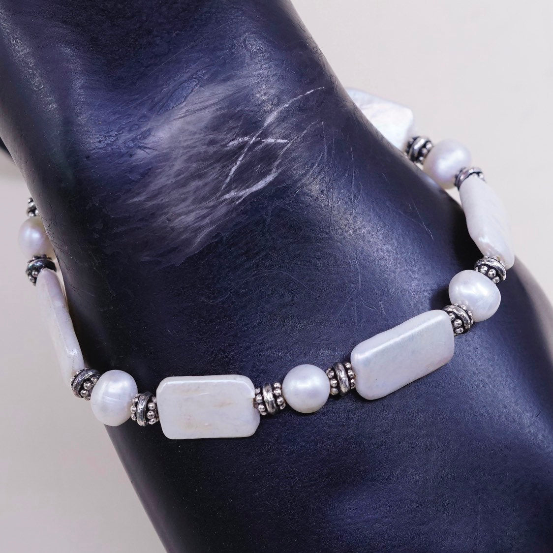 7.75", VTG handmade bracelet, pearl beads w/ 925 beads and toggle closure