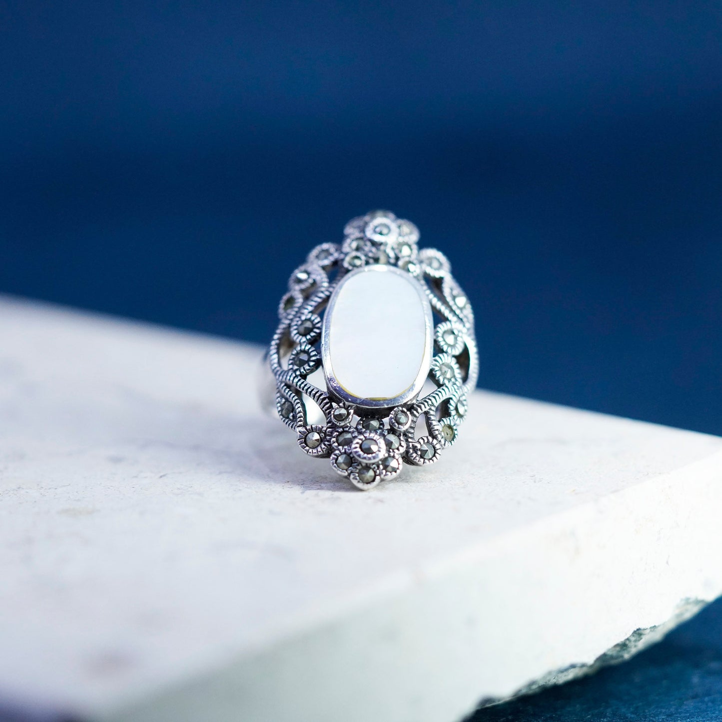 Size 6, VTG sterling 925 silver handmade ring with mother of pearl marcasite
