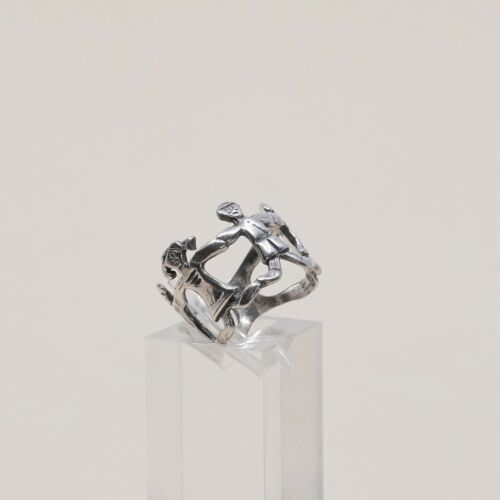 Size 5, Vtg Sterling Silver Handmade Ring 925 Band Embossed Kids Holding Hands