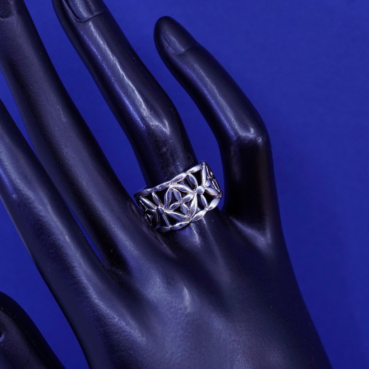 Size 8, Vintage Sterling silver handmade ring, 925 band with filigree flower