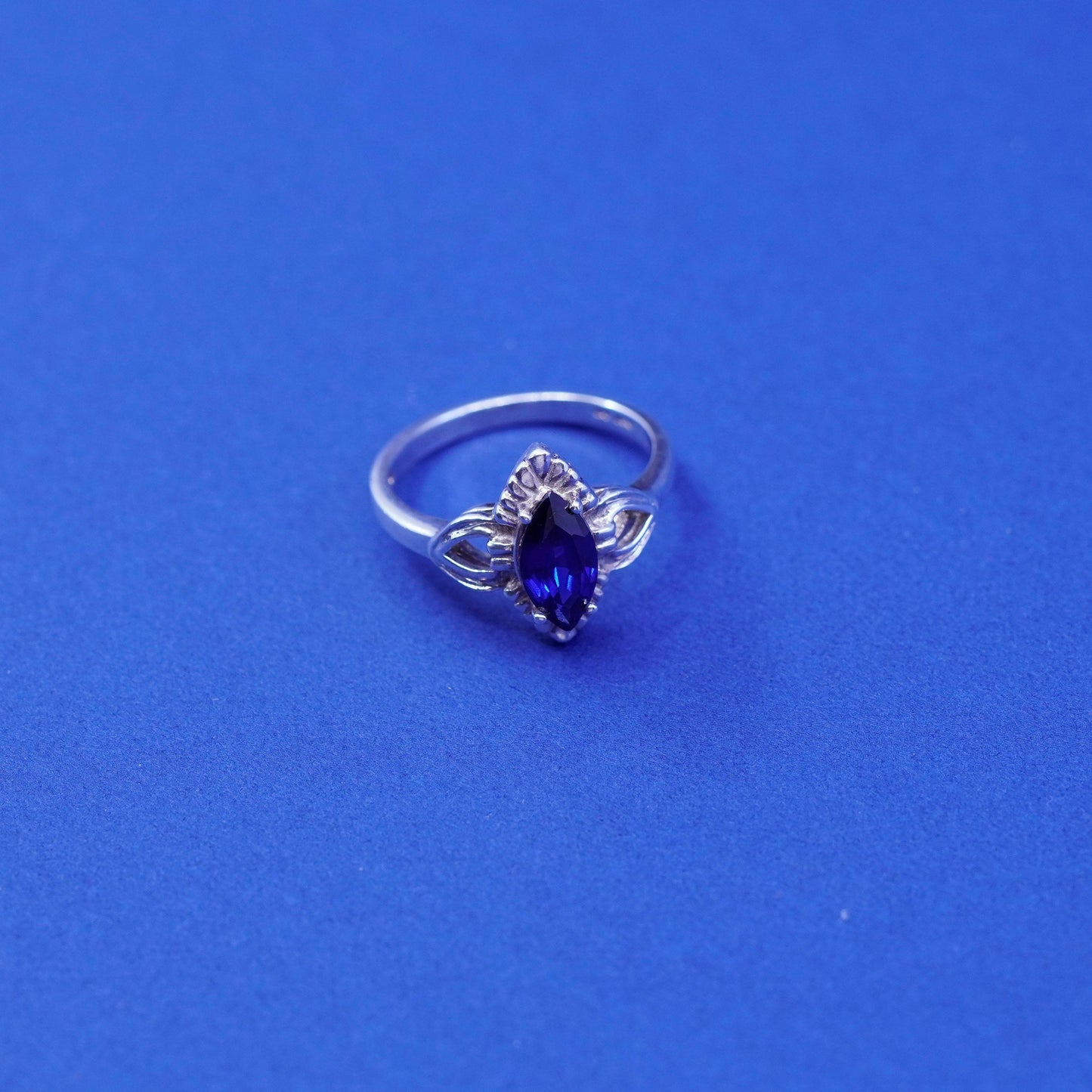 Size 7, vintage Sterling 925 silver handmade ring with sapphire