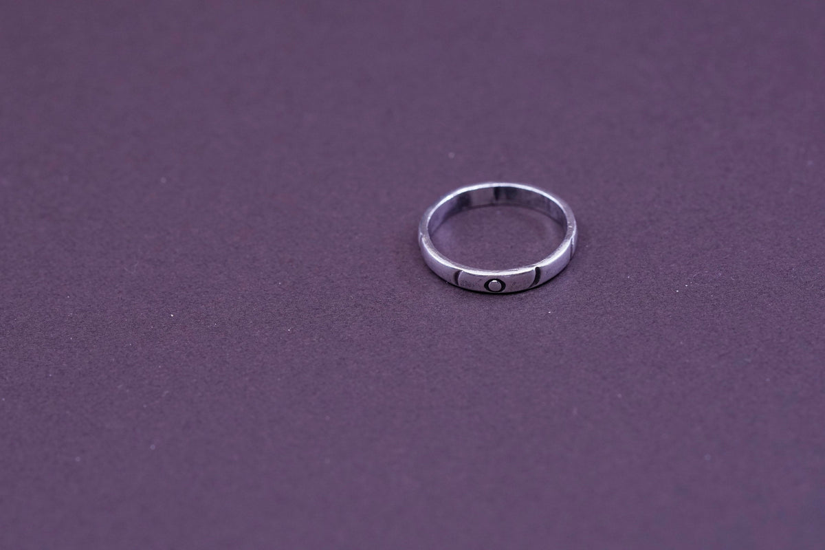 Size 5, vtg sterling silver handmade ring, 925 stackable band embossed circle