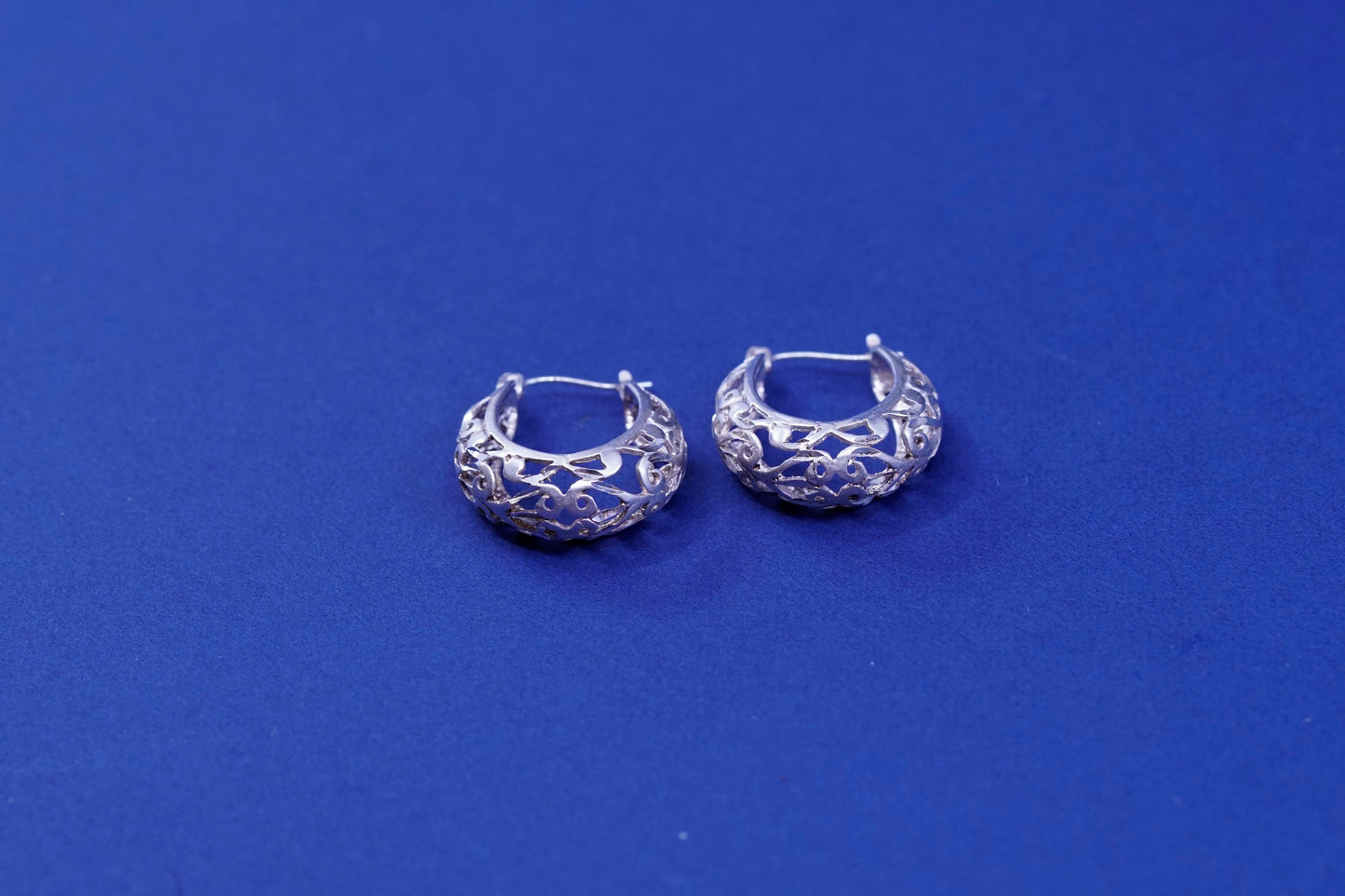 0.75”, Vintage Sterling silver handmade earrings, 925 filigree hoops Huggie