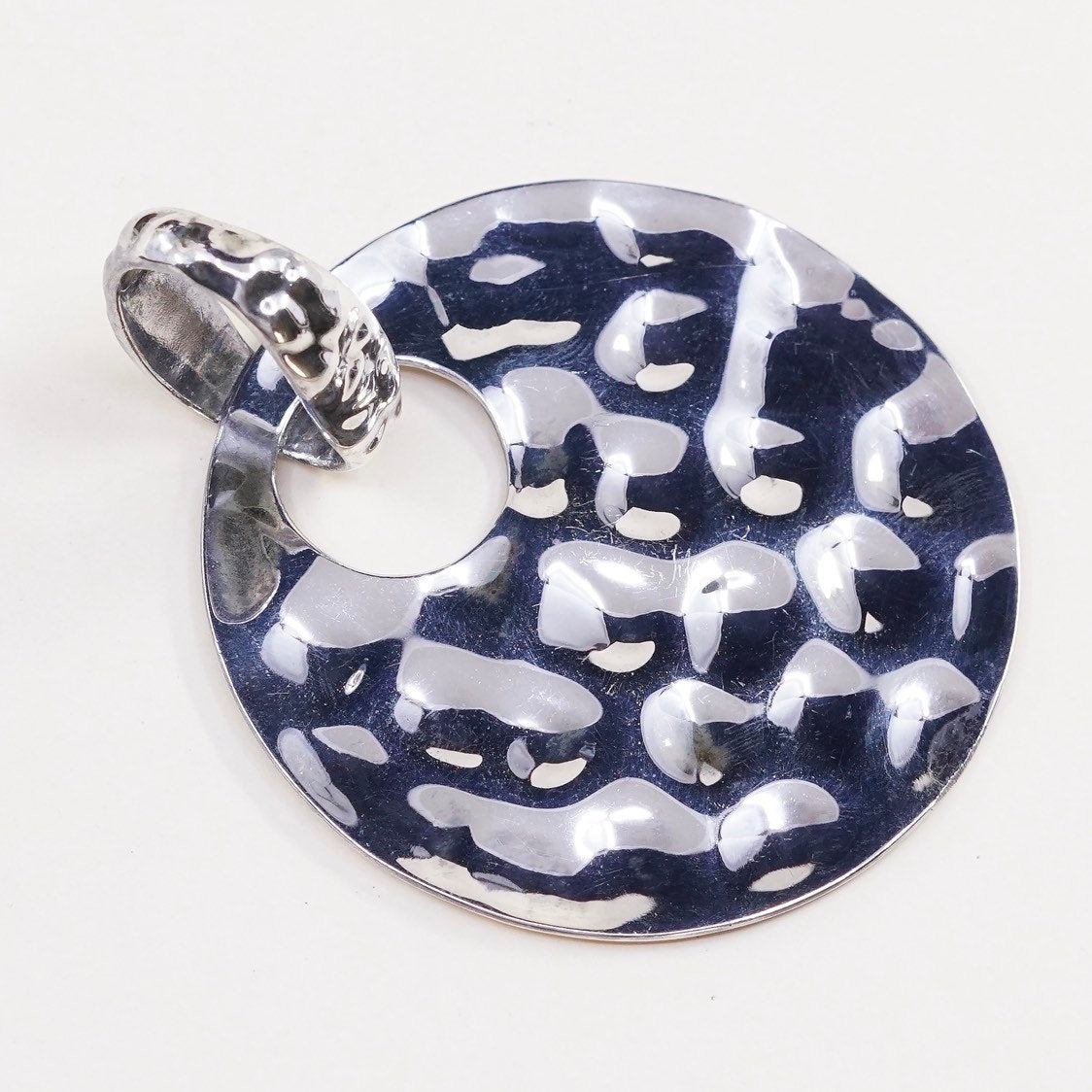 VTG RLM Robert Lee Morris Studio handmade pendant, 925 round hammered dangle
